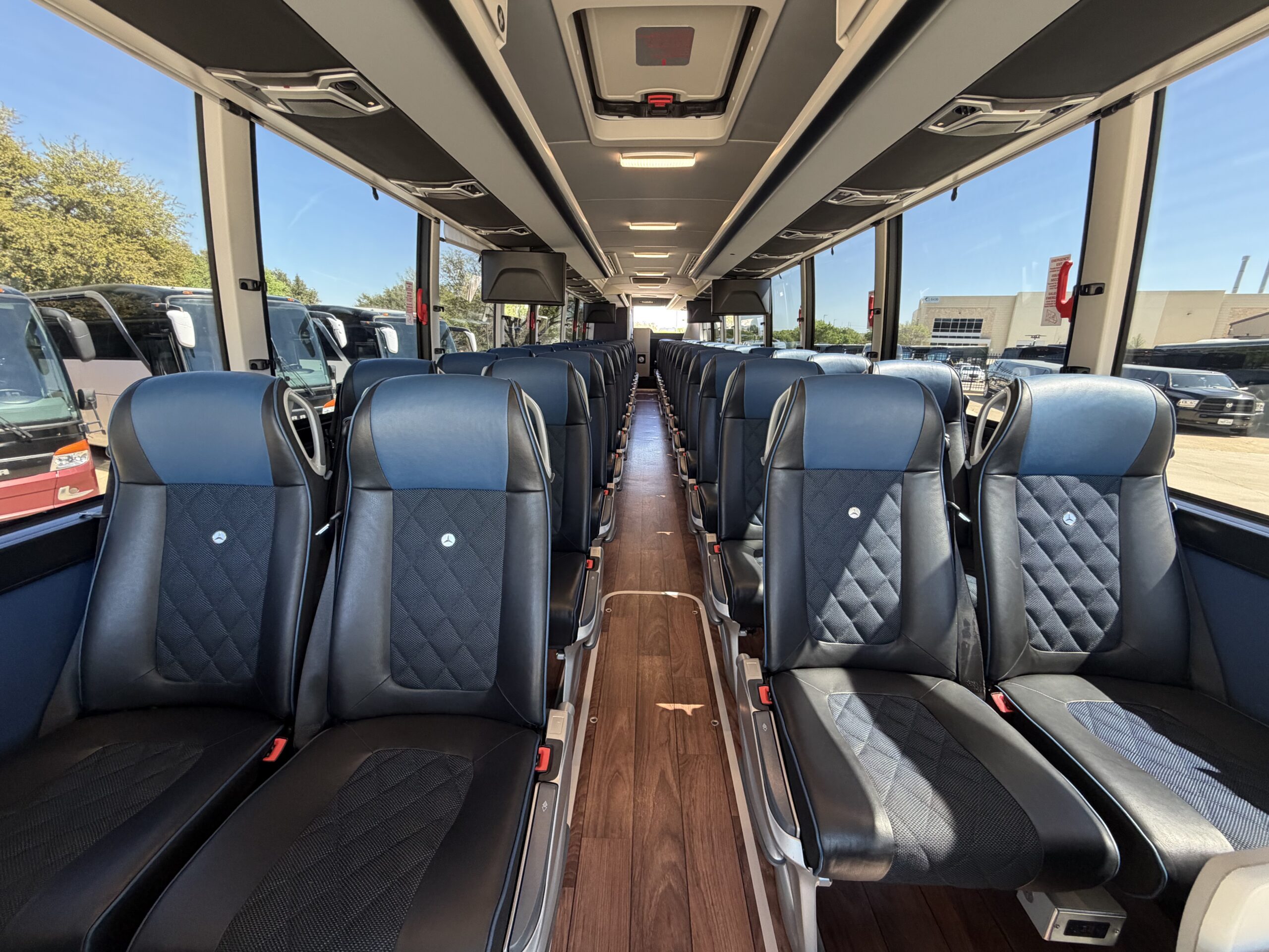 UTP00776 bus image