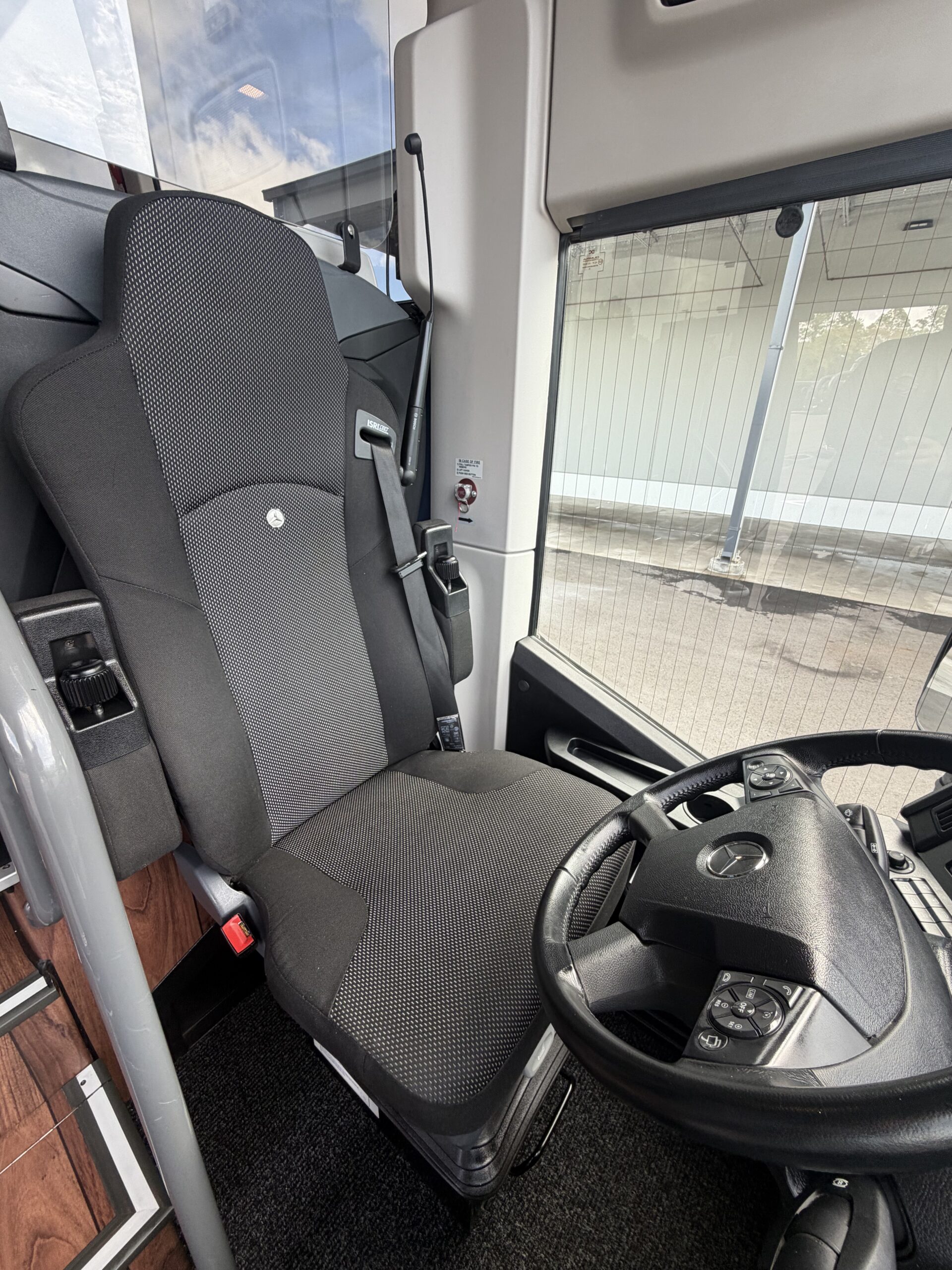 UTP00775 bus image