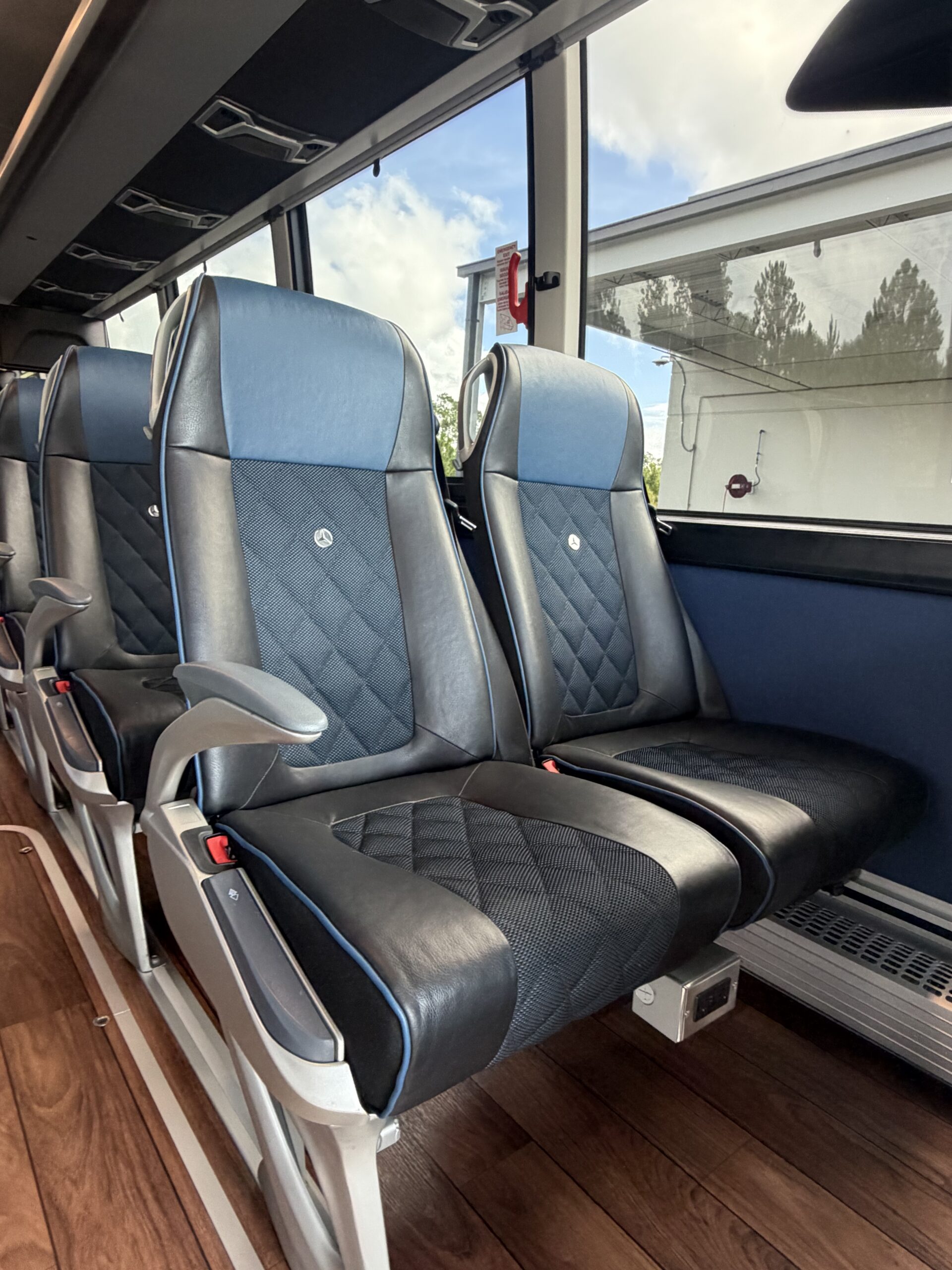 UTP00775 bus image