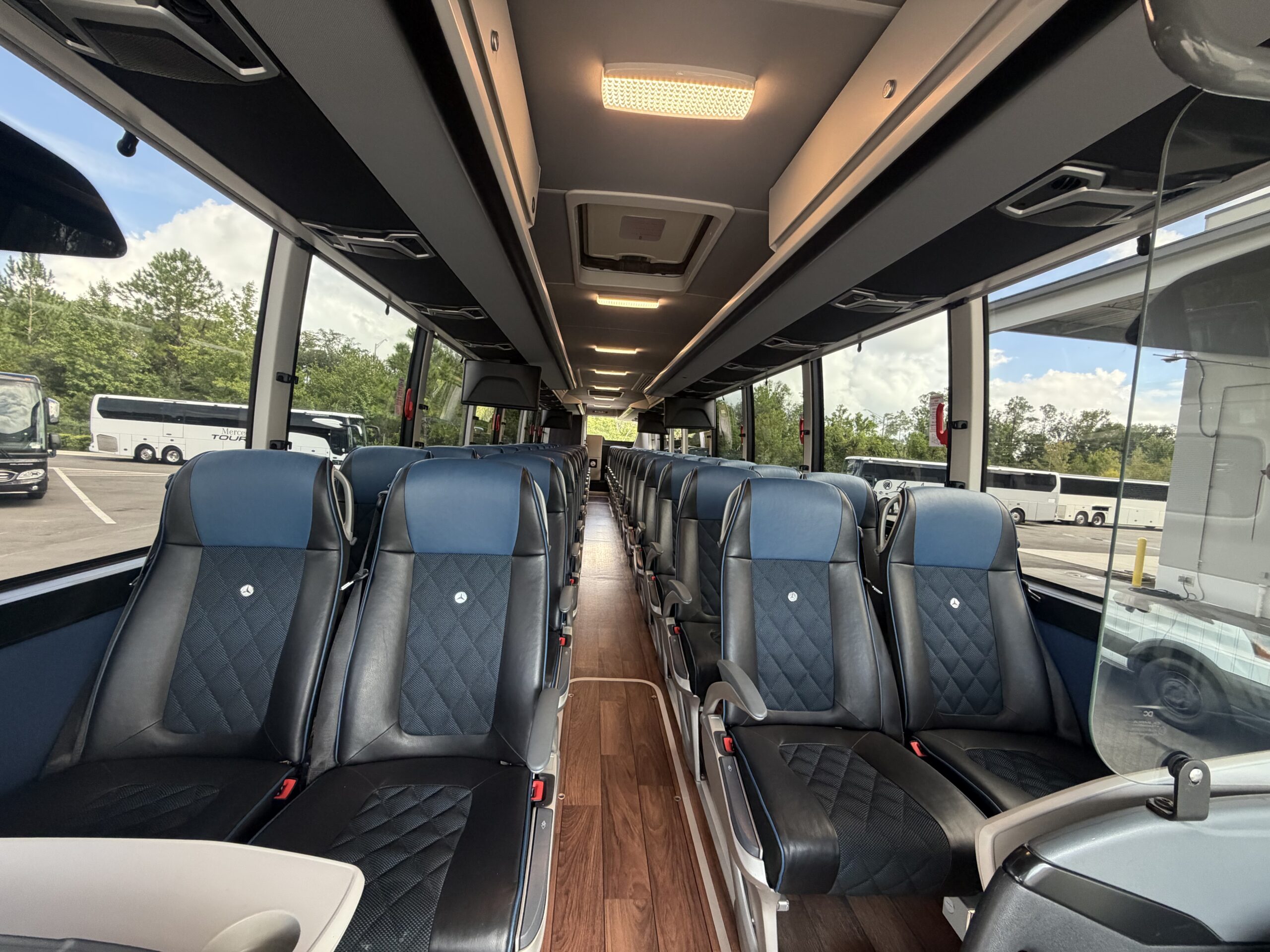 UTP00775 bus image
