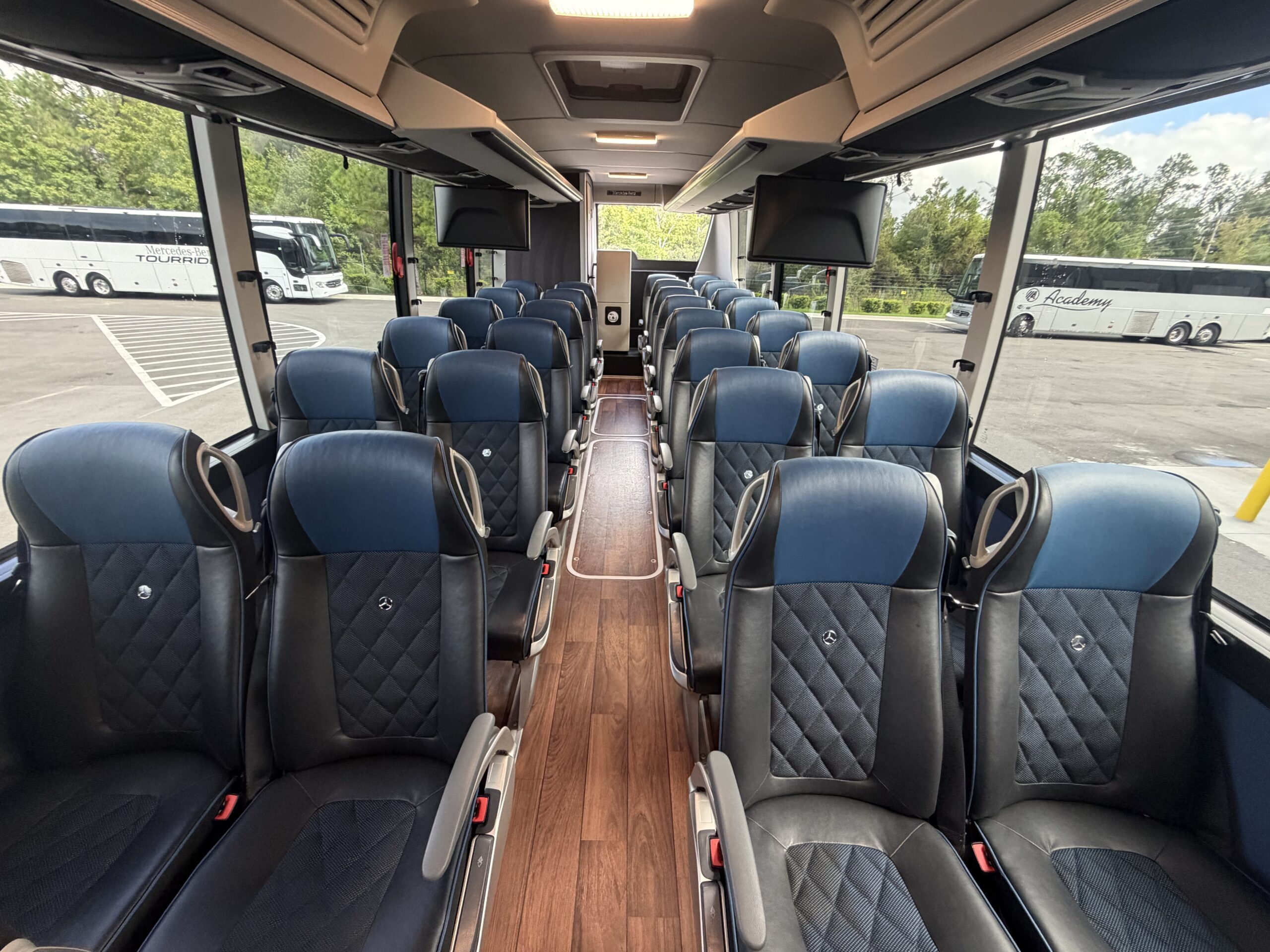 UTP00775 bus image