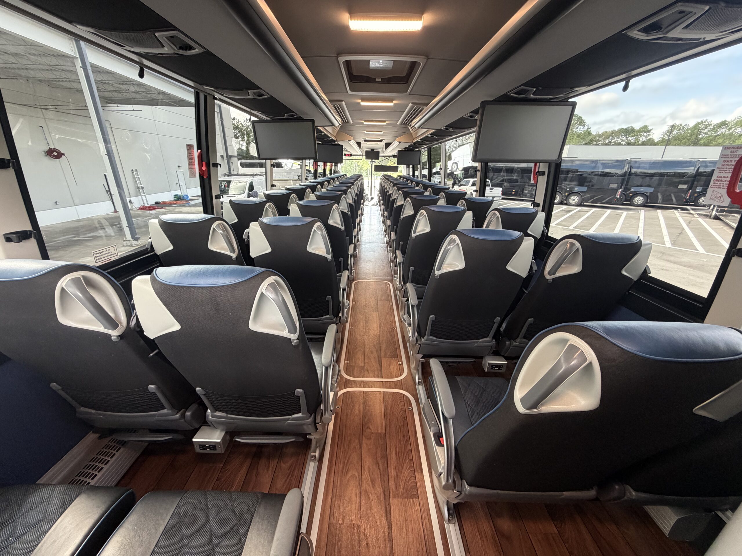 UTP00775 bus image