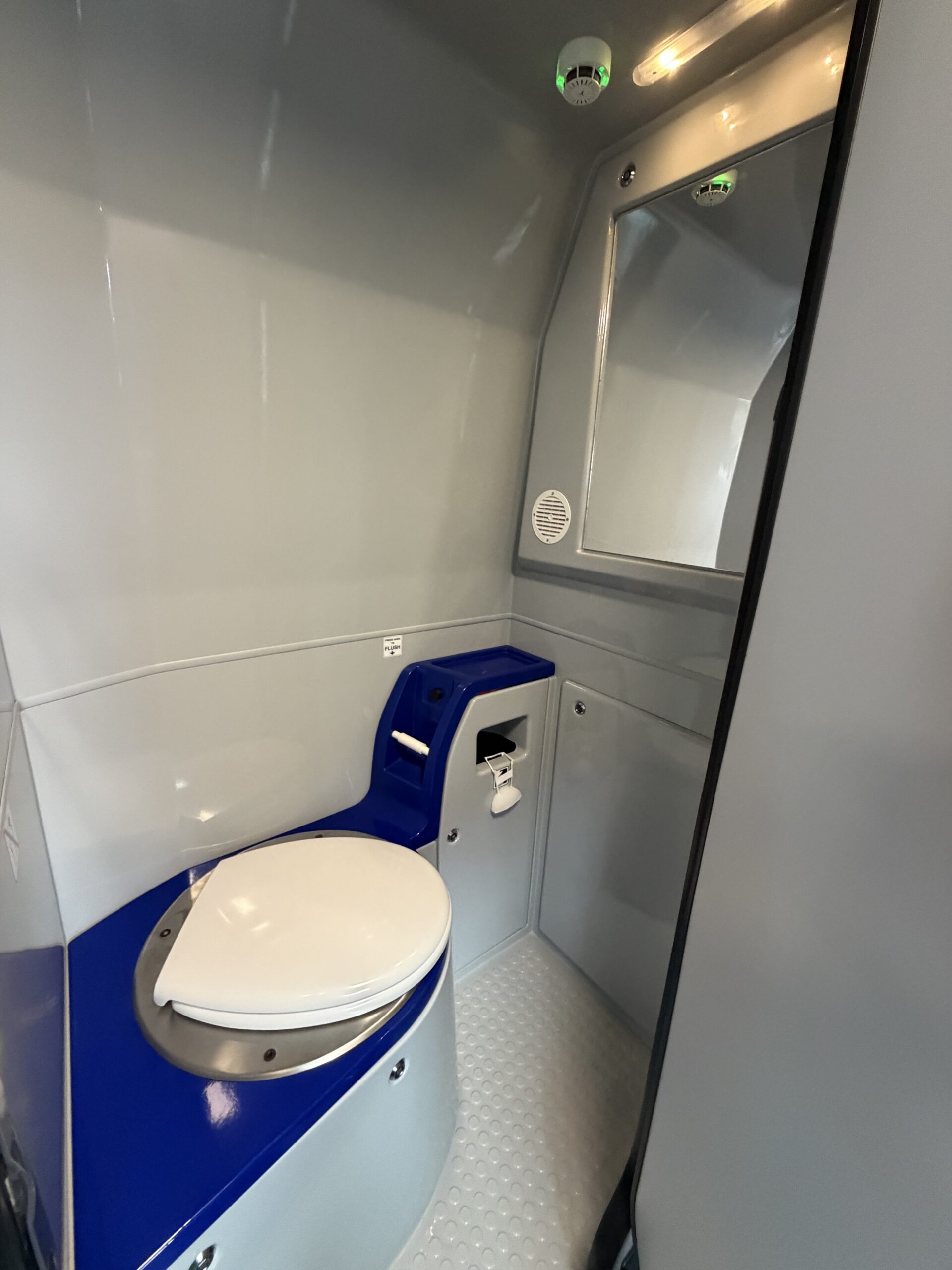 UTP00775 bus image