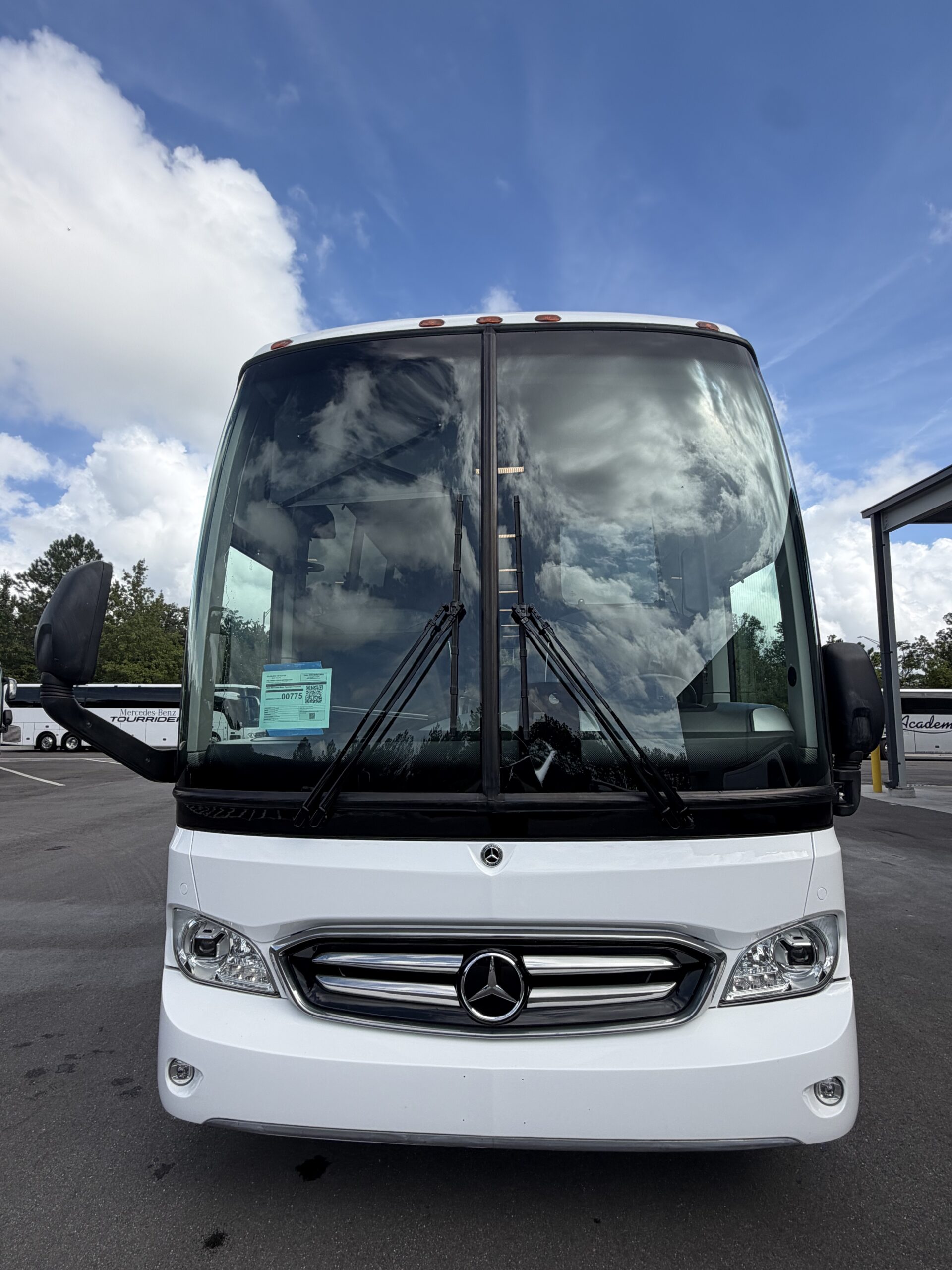 UTP00775 bus image