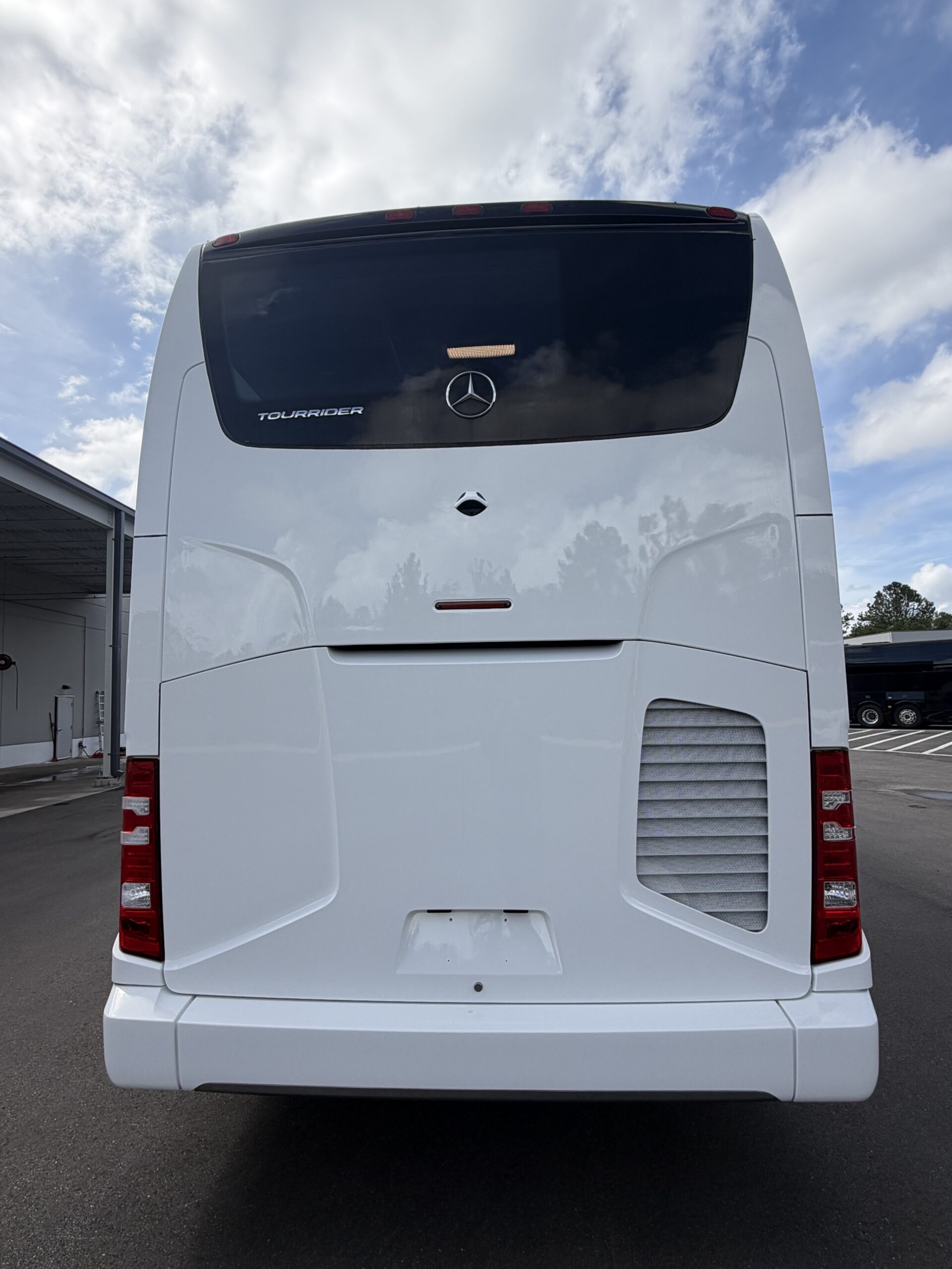 UTP00775 bus image