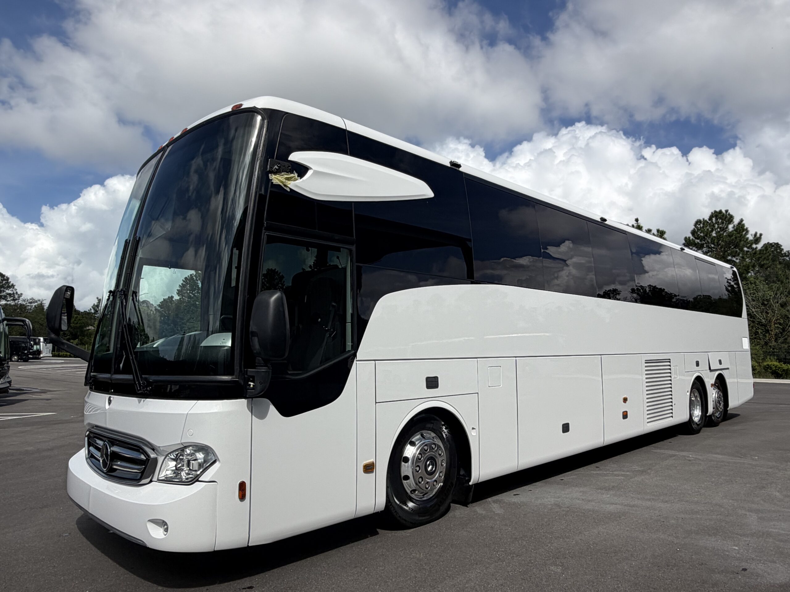 UTP00775 bus image