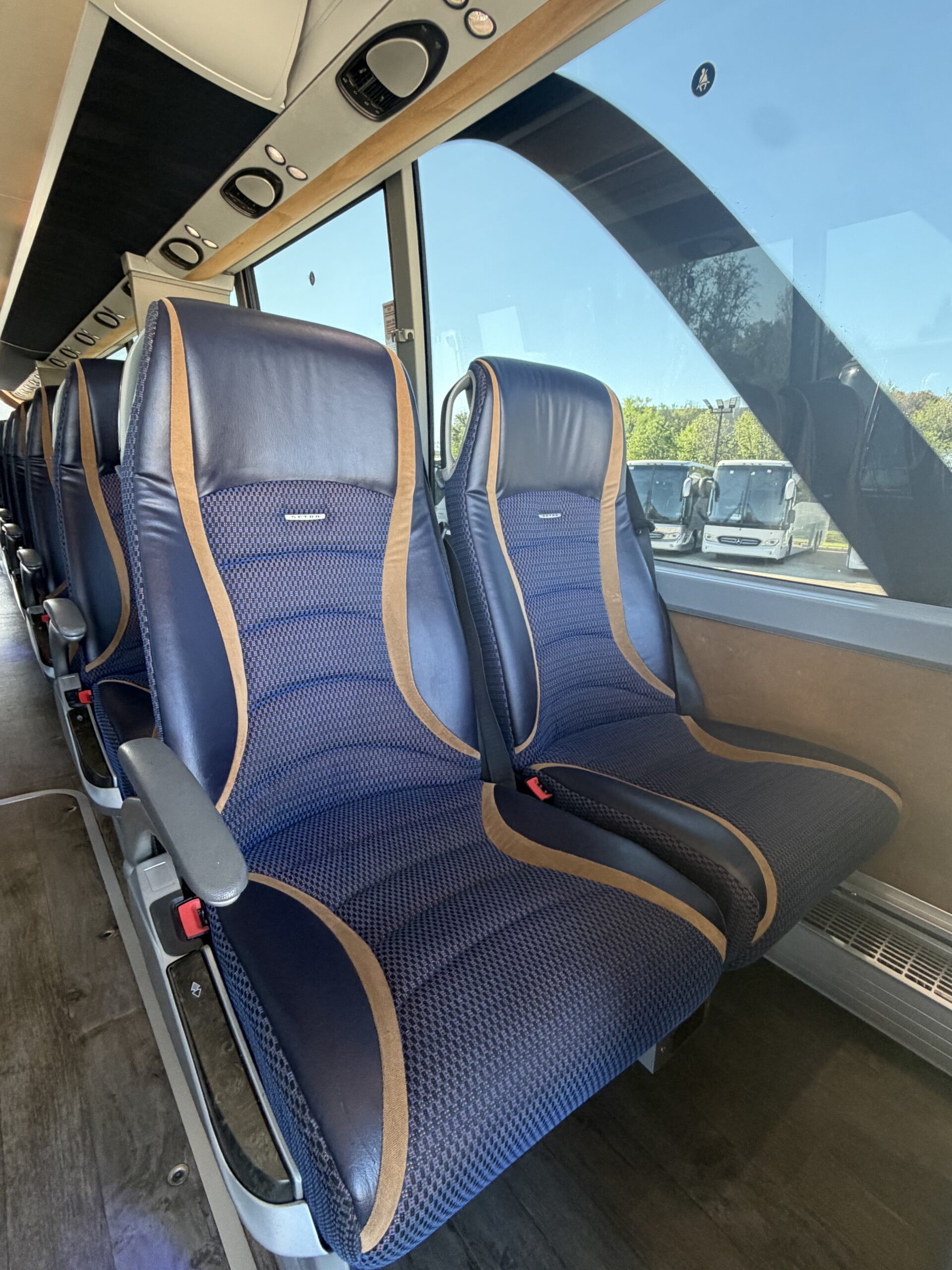 US10341 bus image