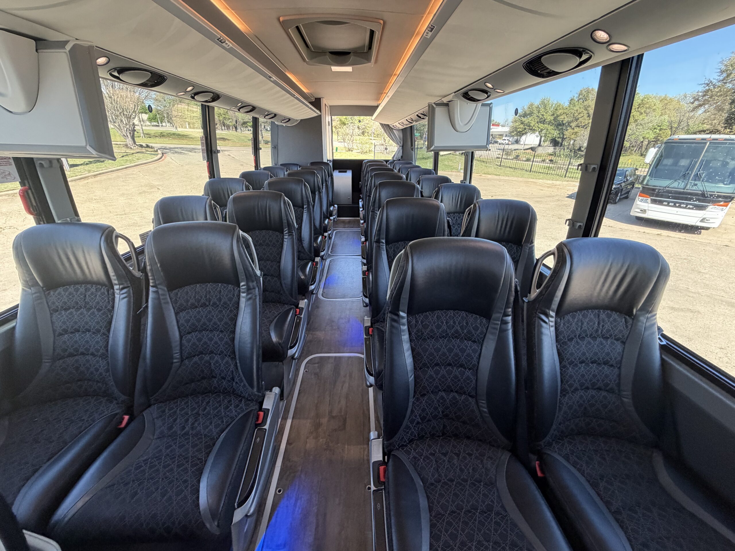 US10358 bus image