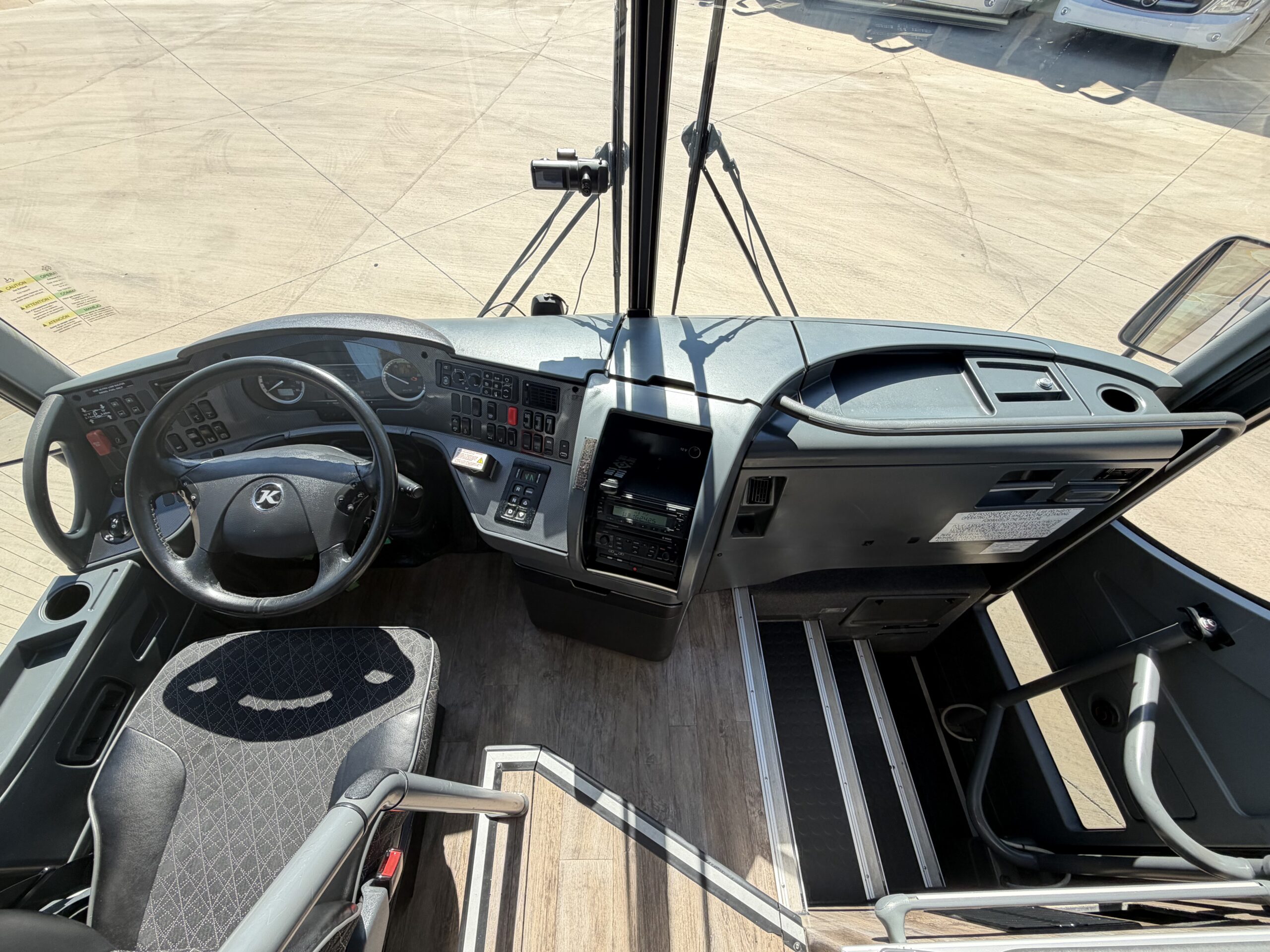 US10358 bus image