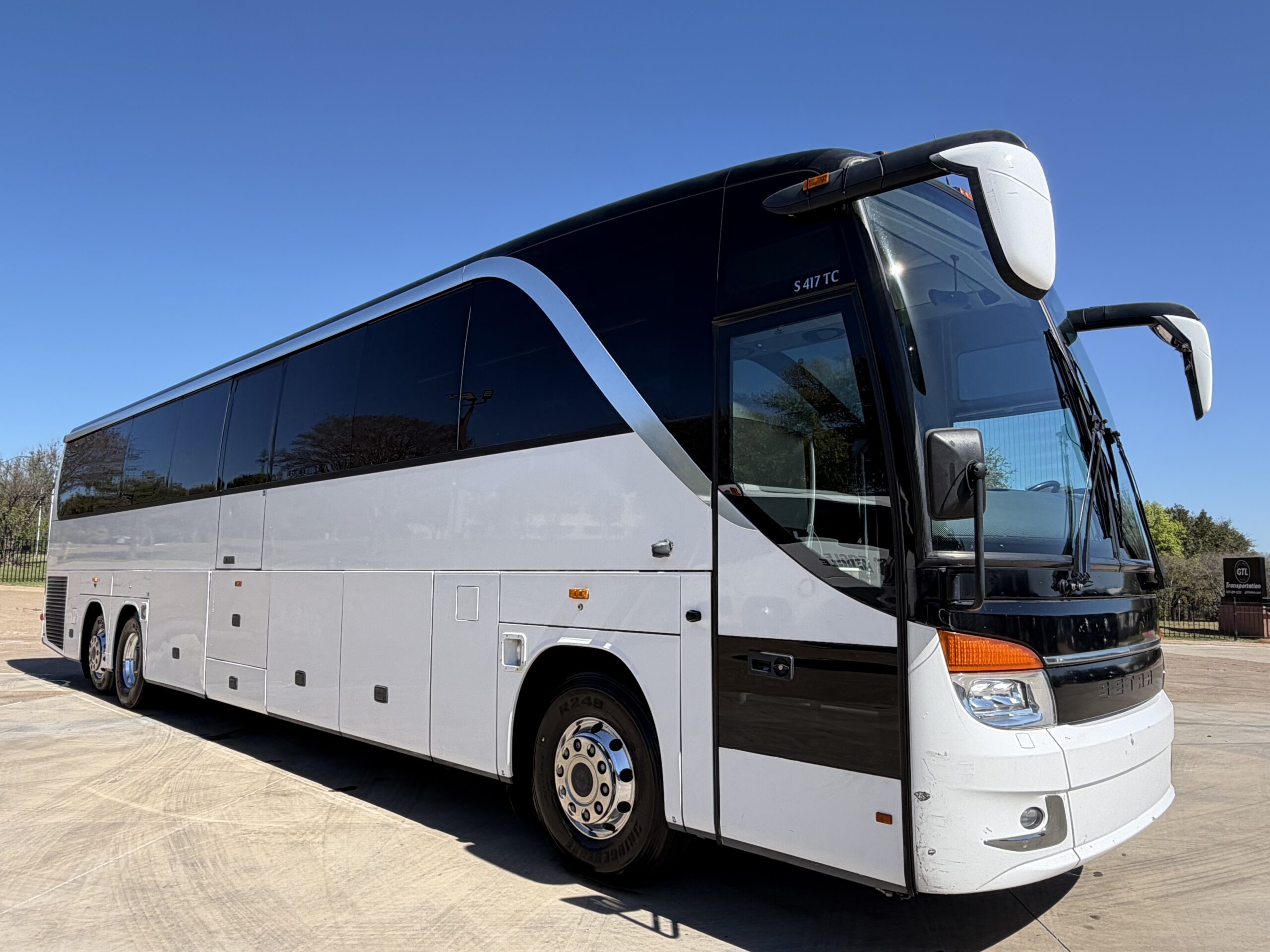 US10358 bus image