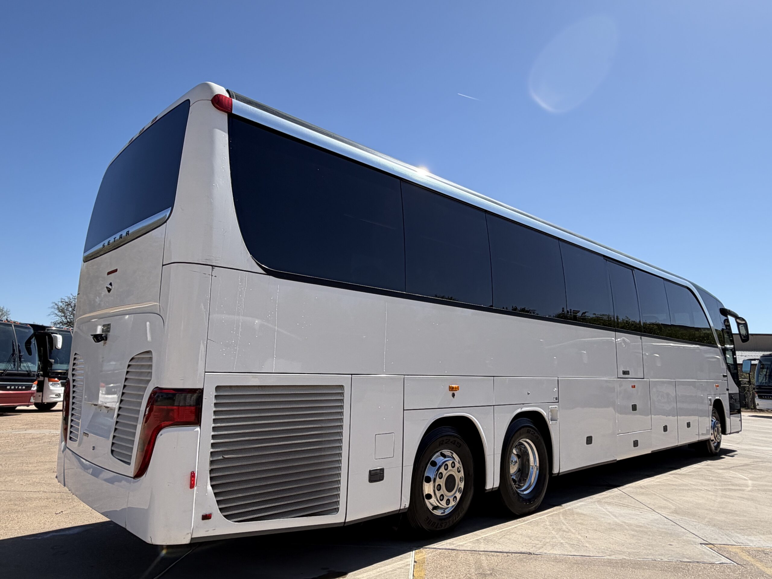 US10358 bus image