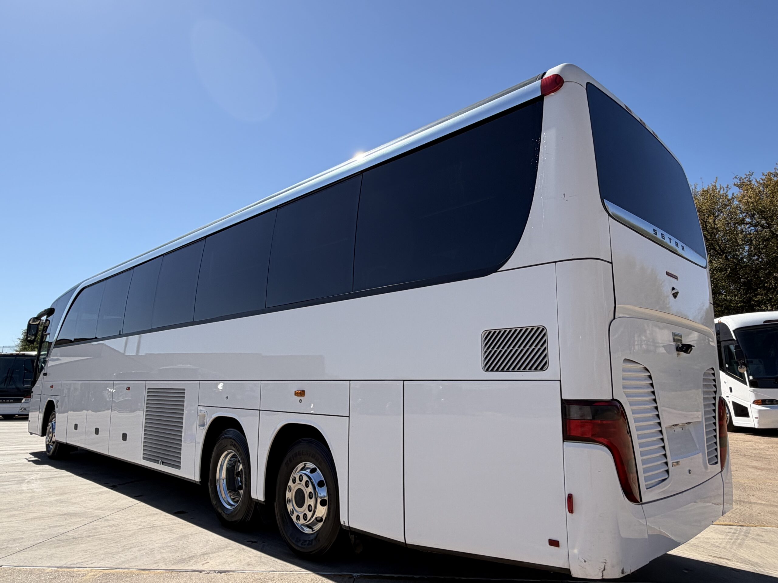 US10358 bus image