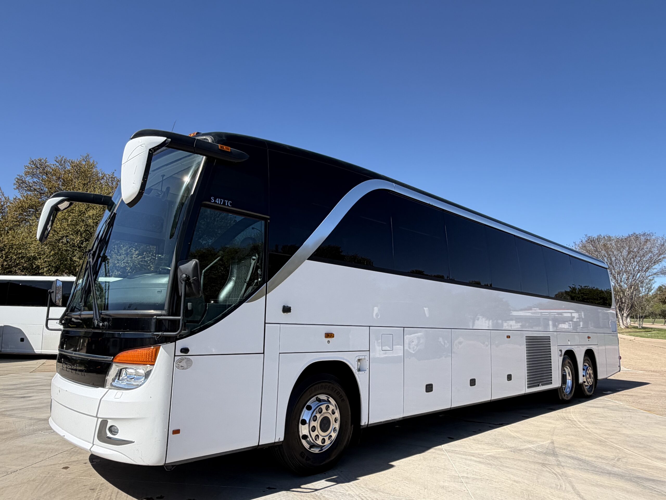 US10358 bus image