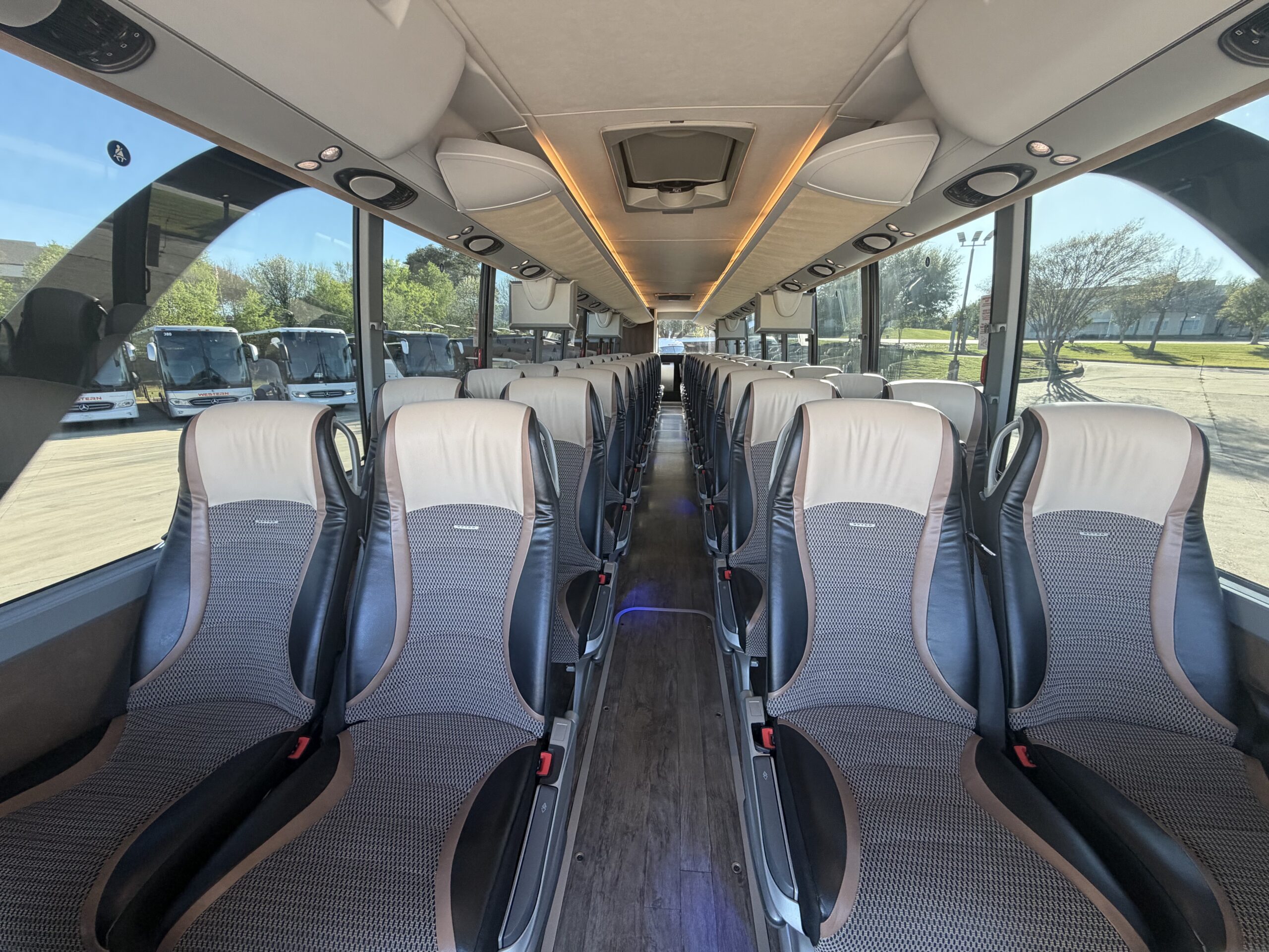 US10324 bus image