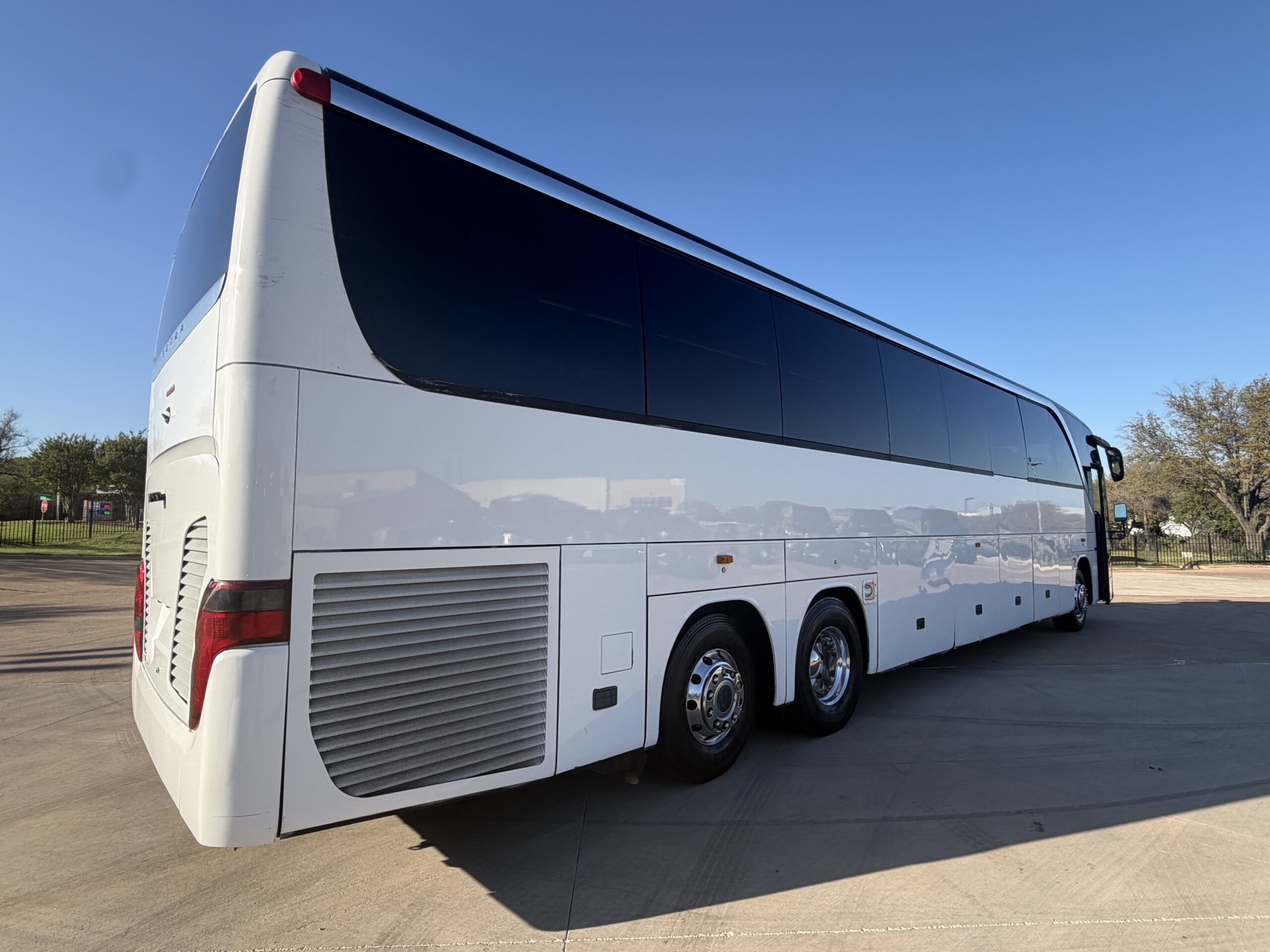 US10324 bus image
