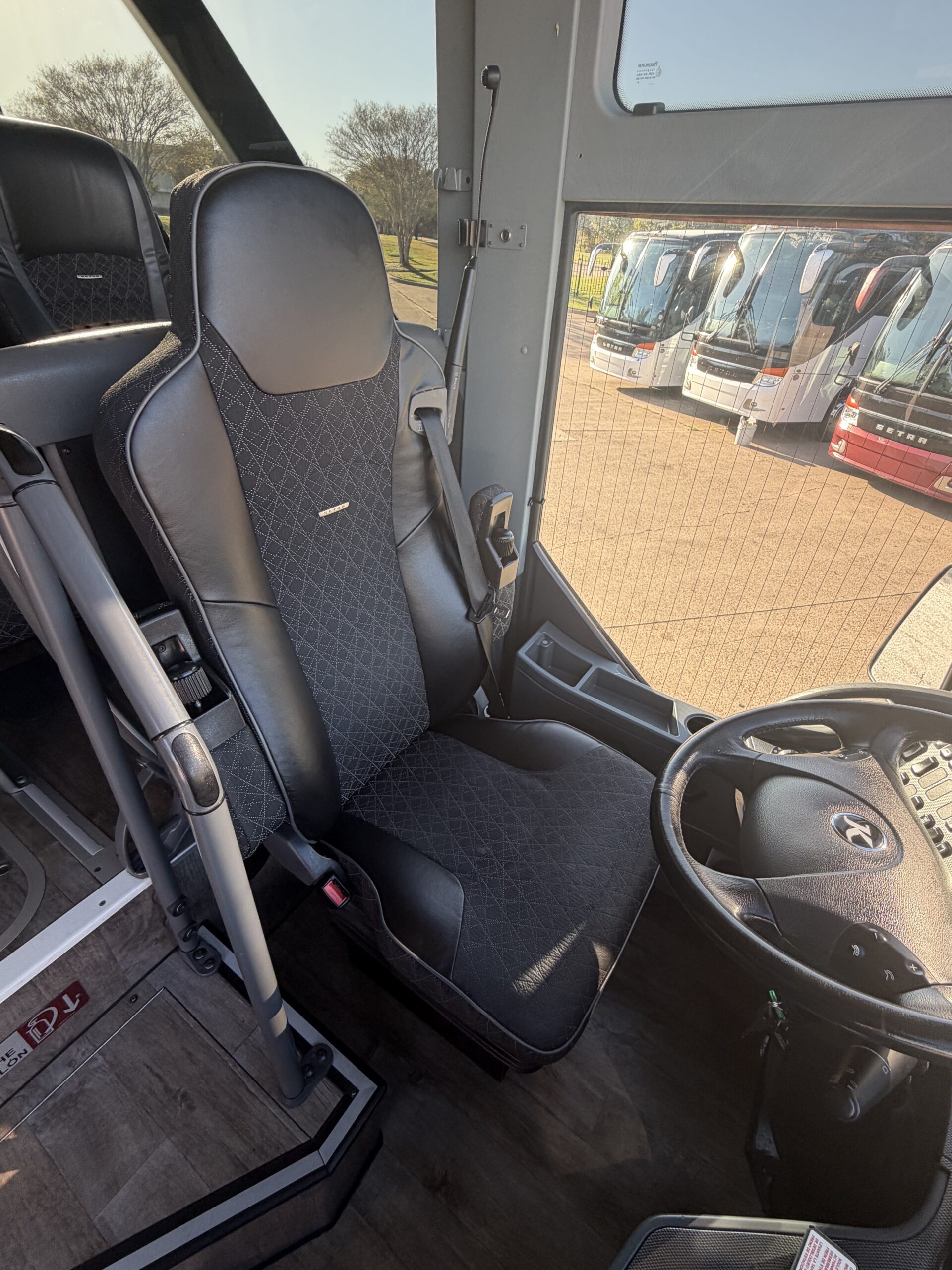 US10361 bus image