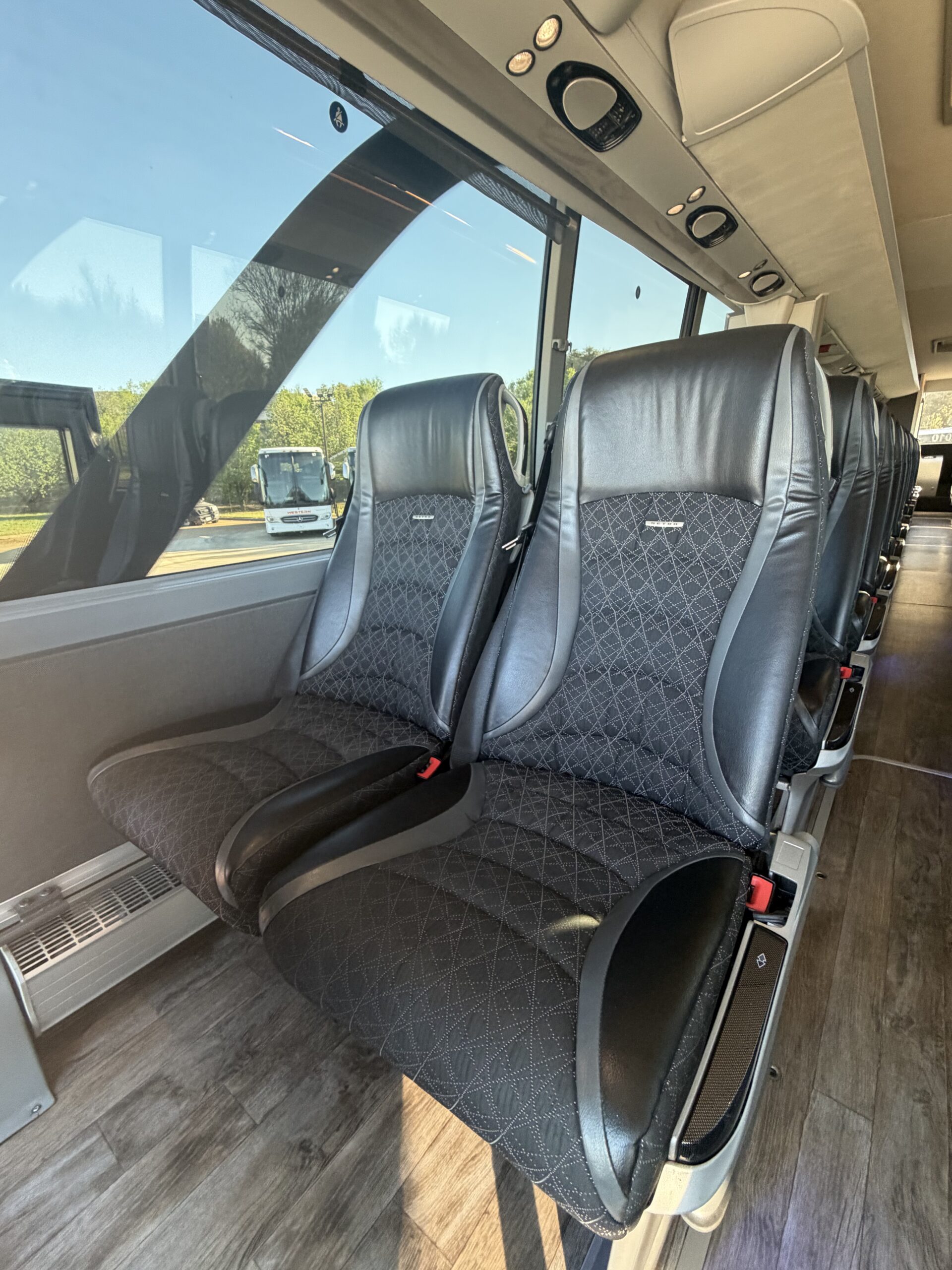 US10361 bus image