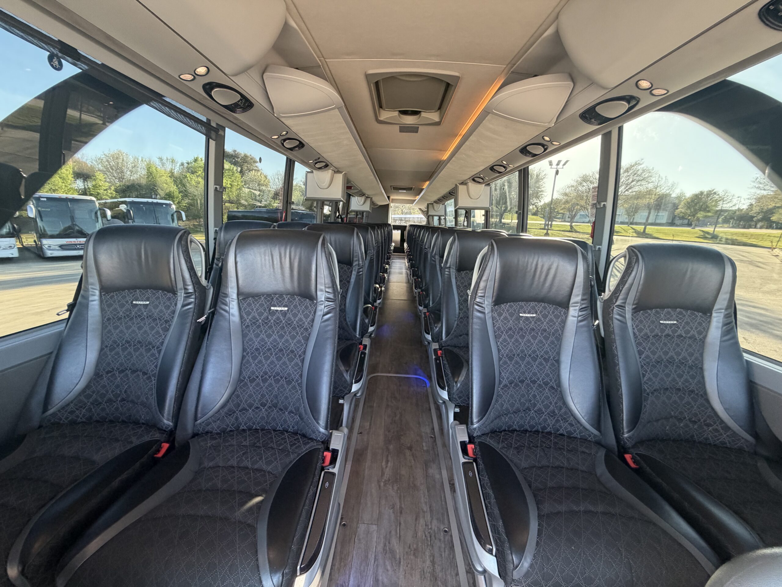 US10361 bus image