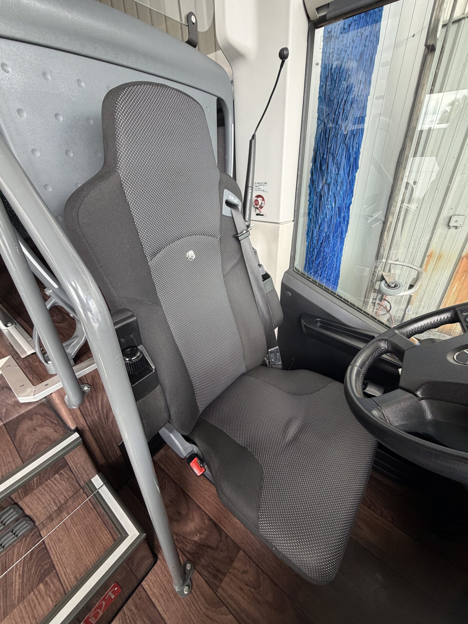 UTB92993 bus image
