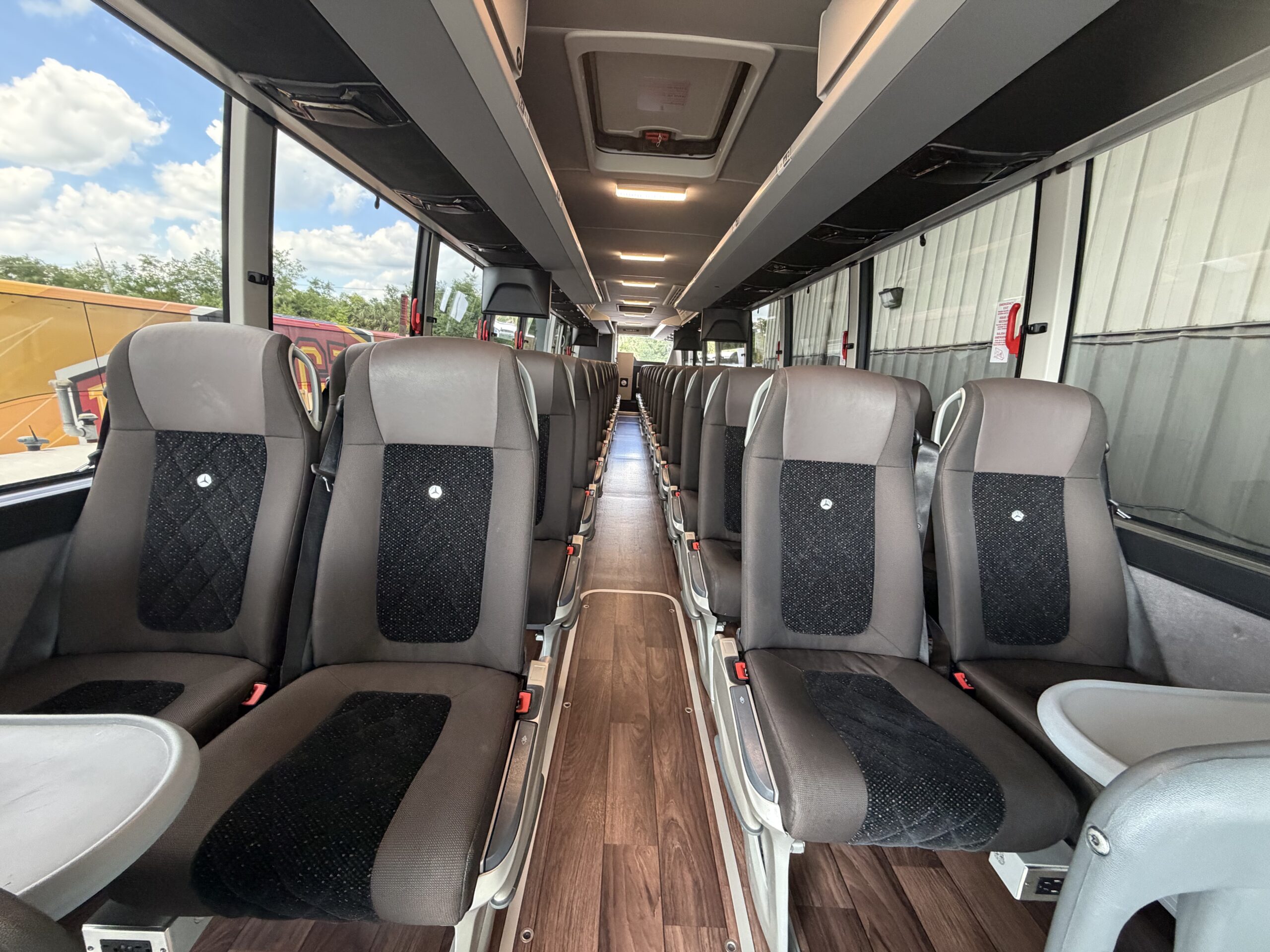 UTB92993 bus image