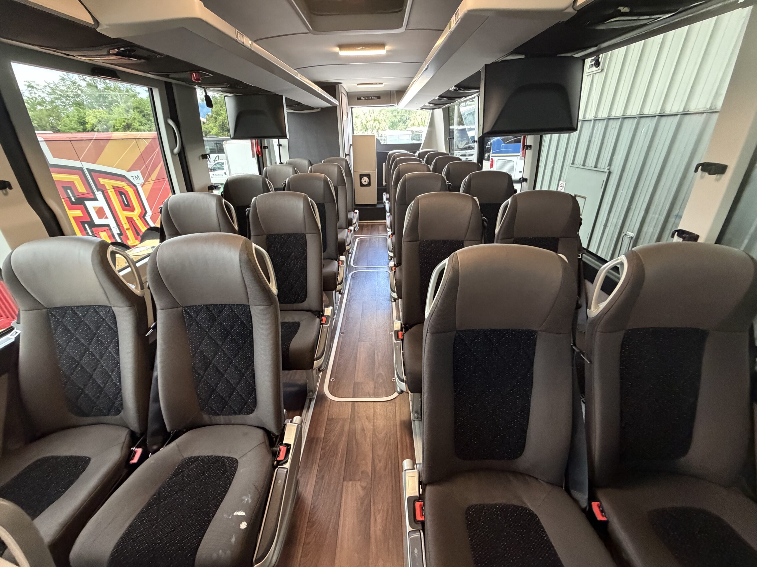 UTB92993 bus image