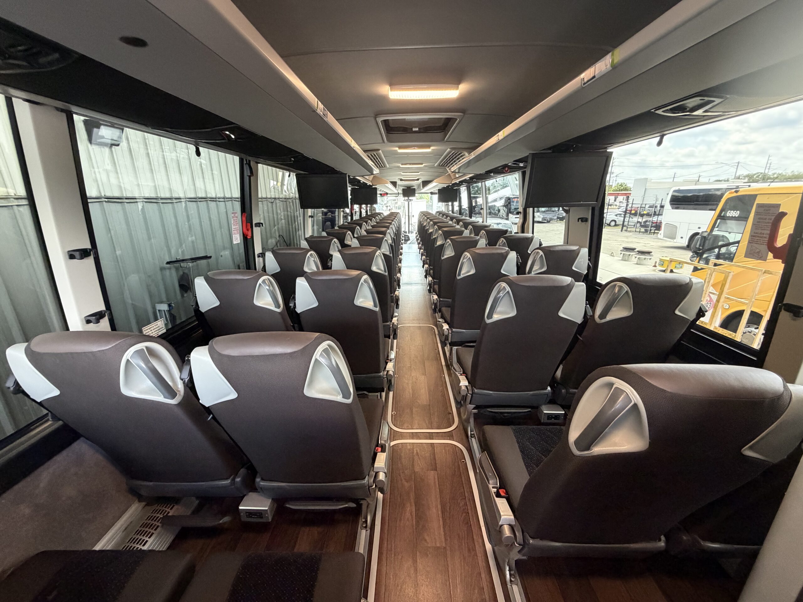 UTB92993 bus image