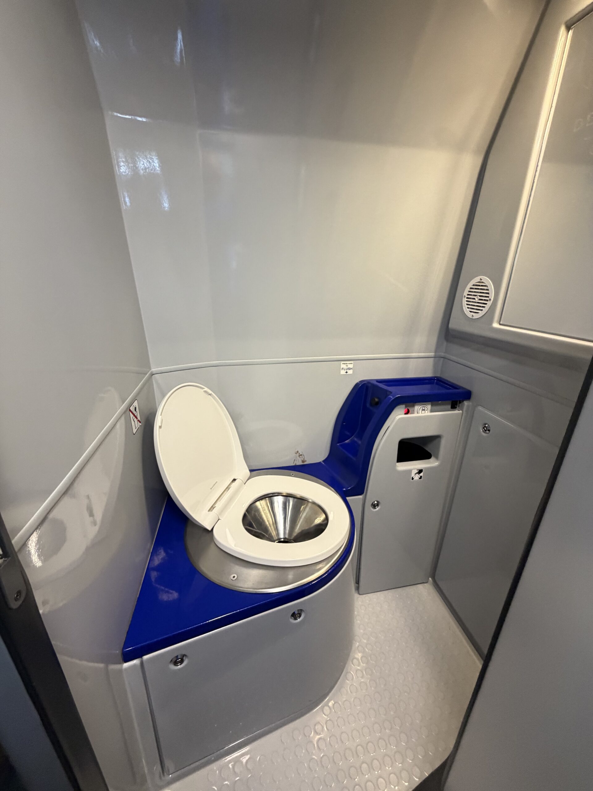 UTB92993 bus image