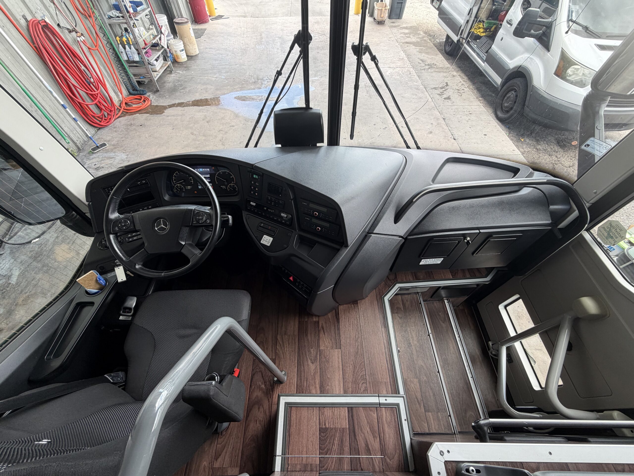 UTB92993 bus image