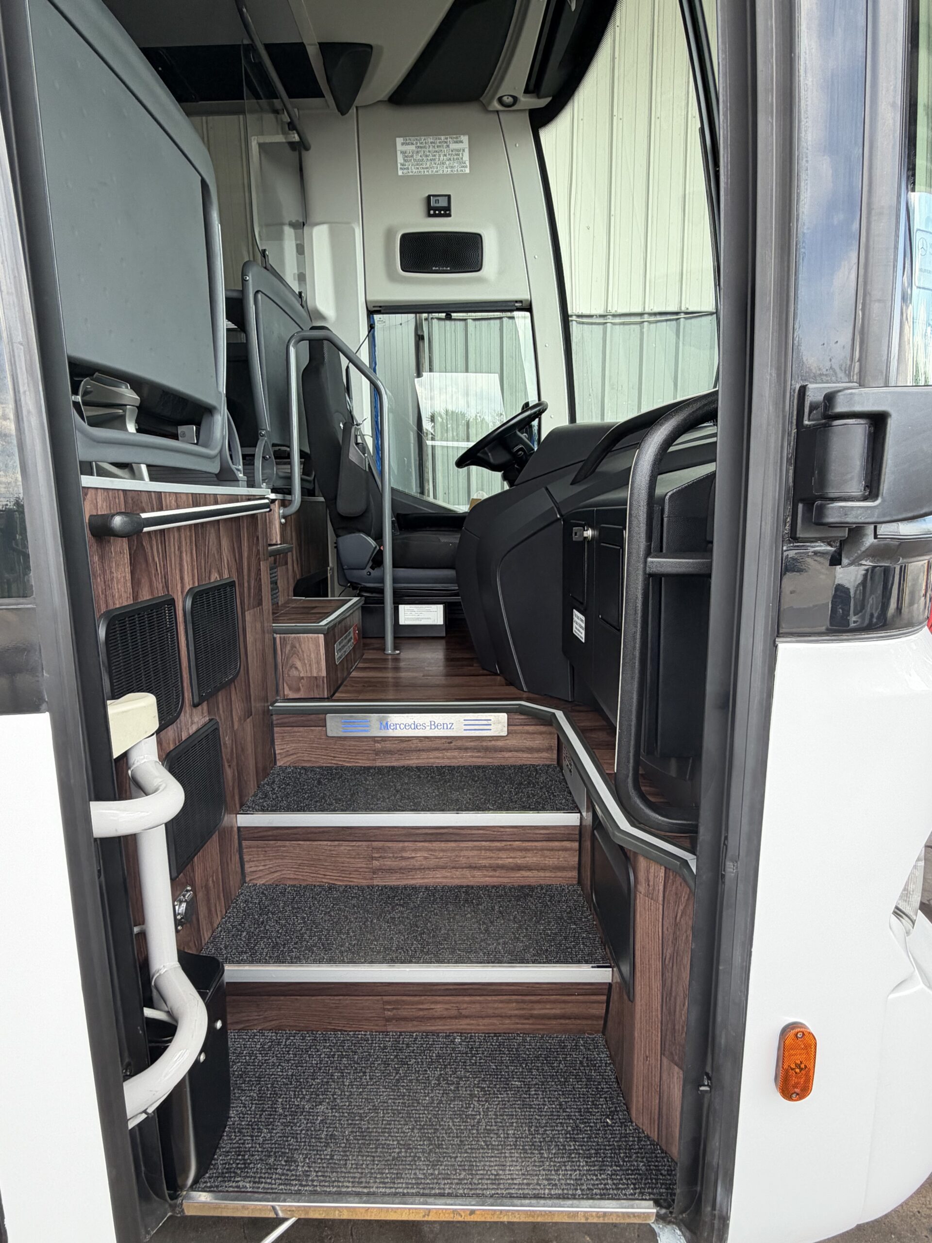 UTB92993 bus image