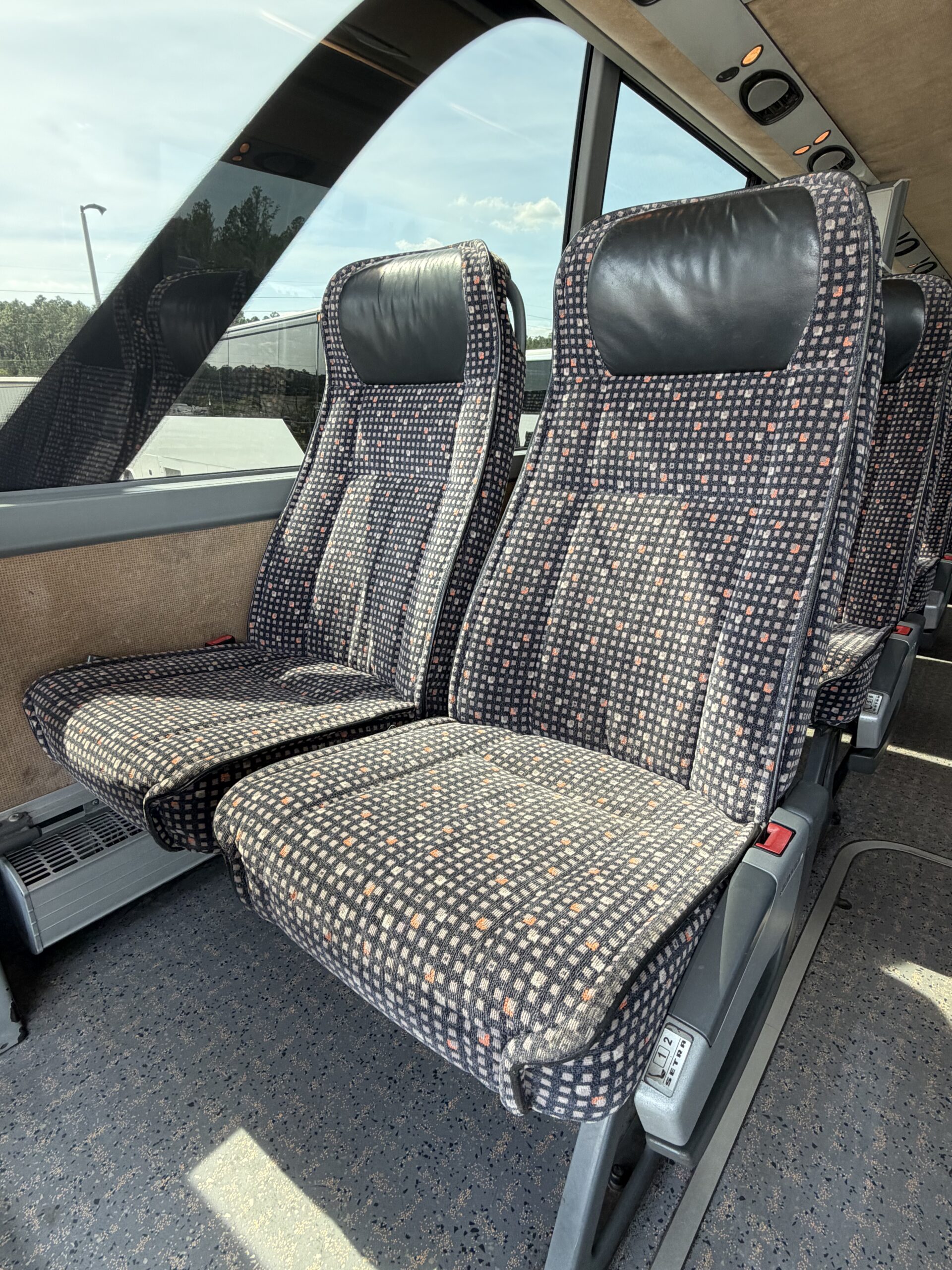 US00830 bus image