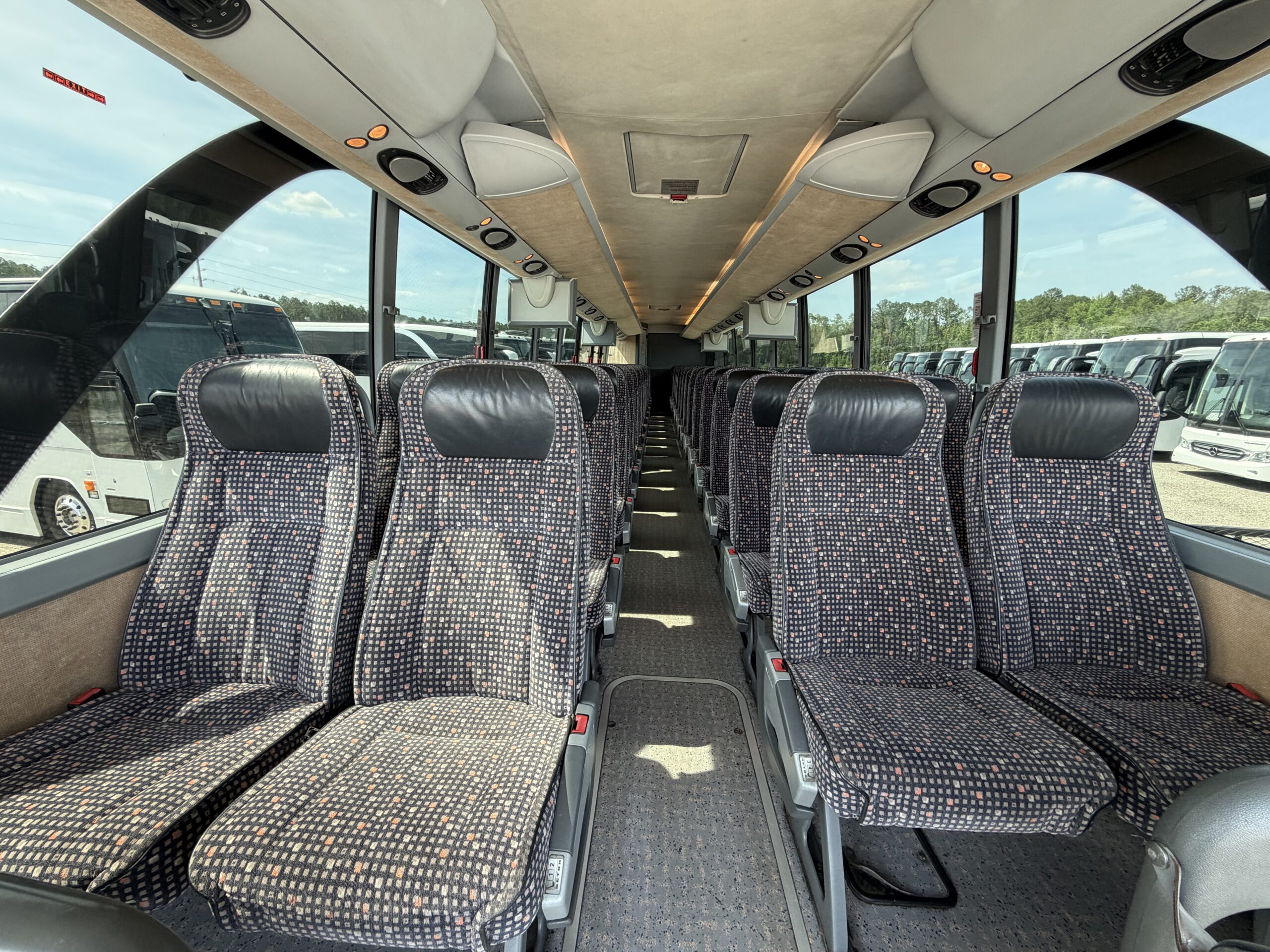 US00830 bus image