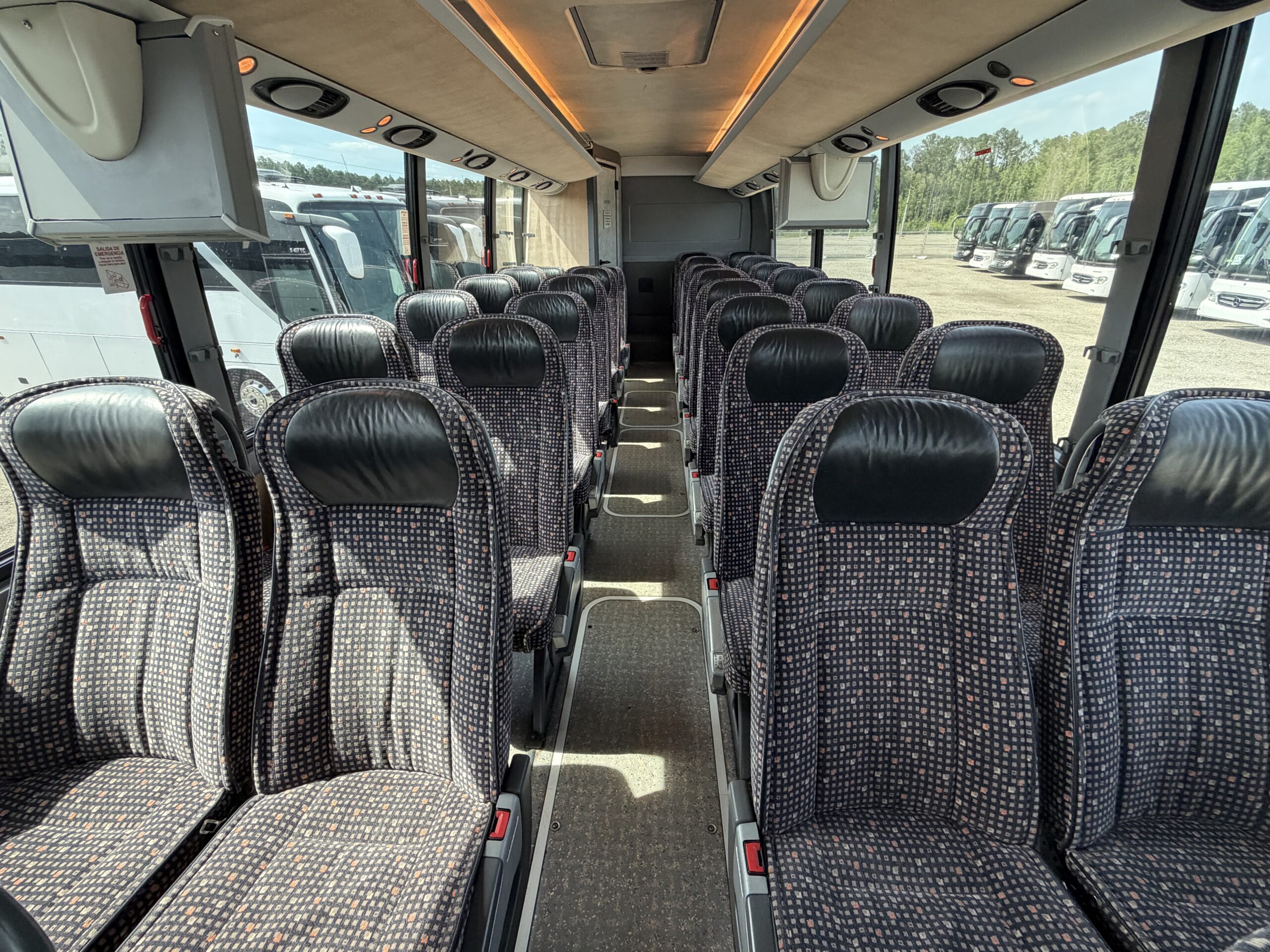 US00830 bus image