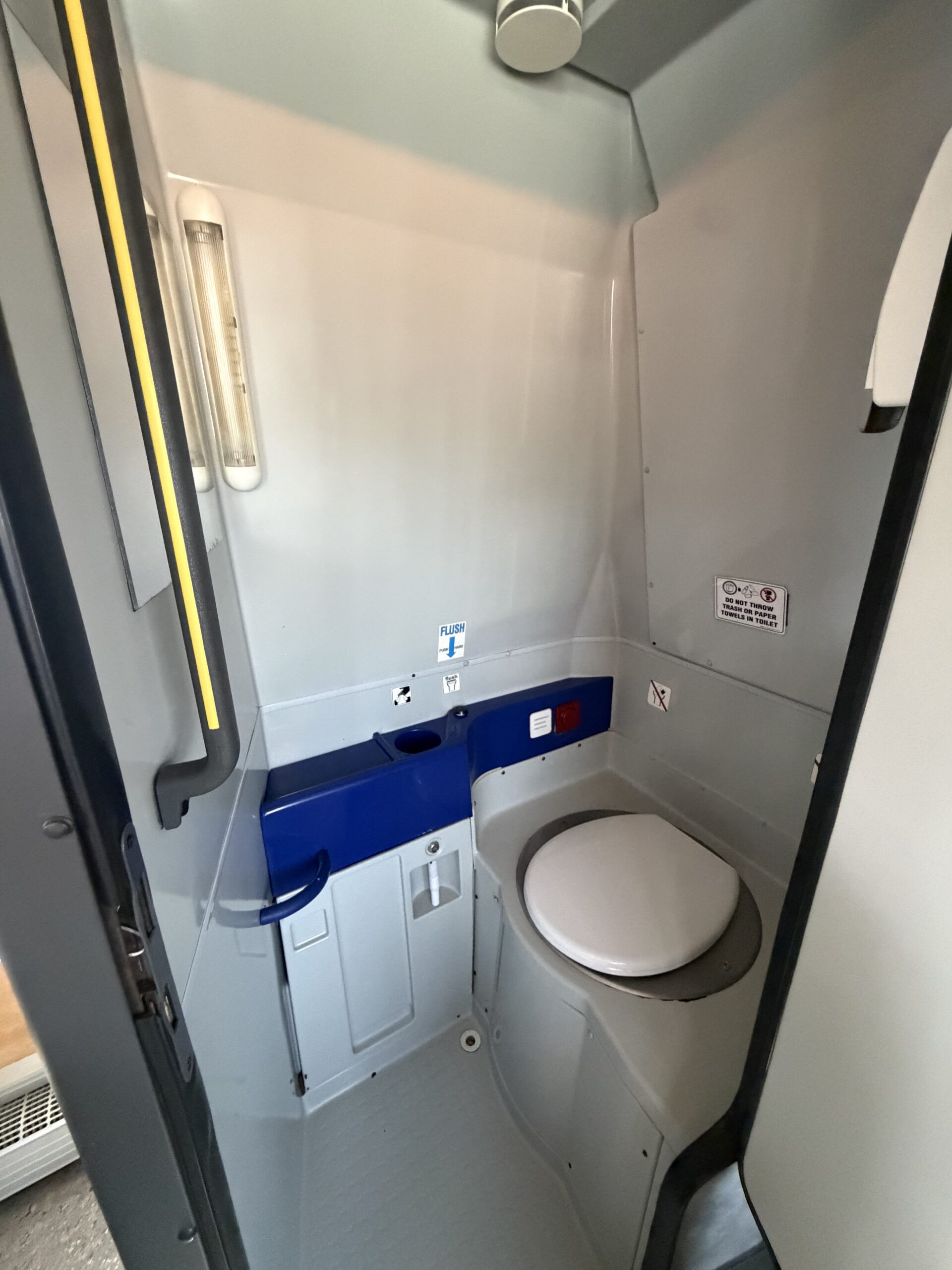 US00830 bus image