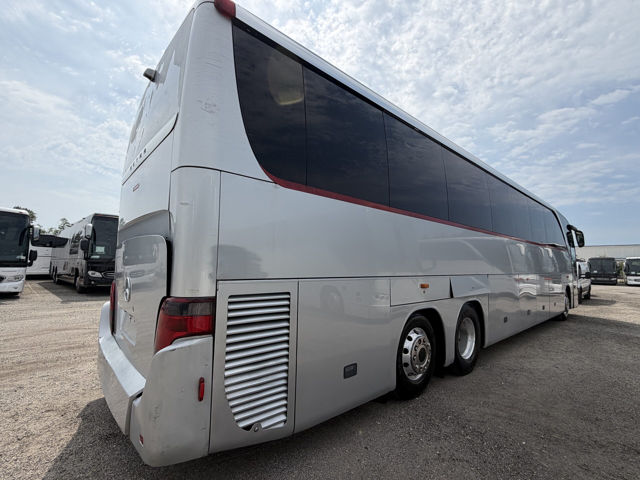 US00830 bus image
