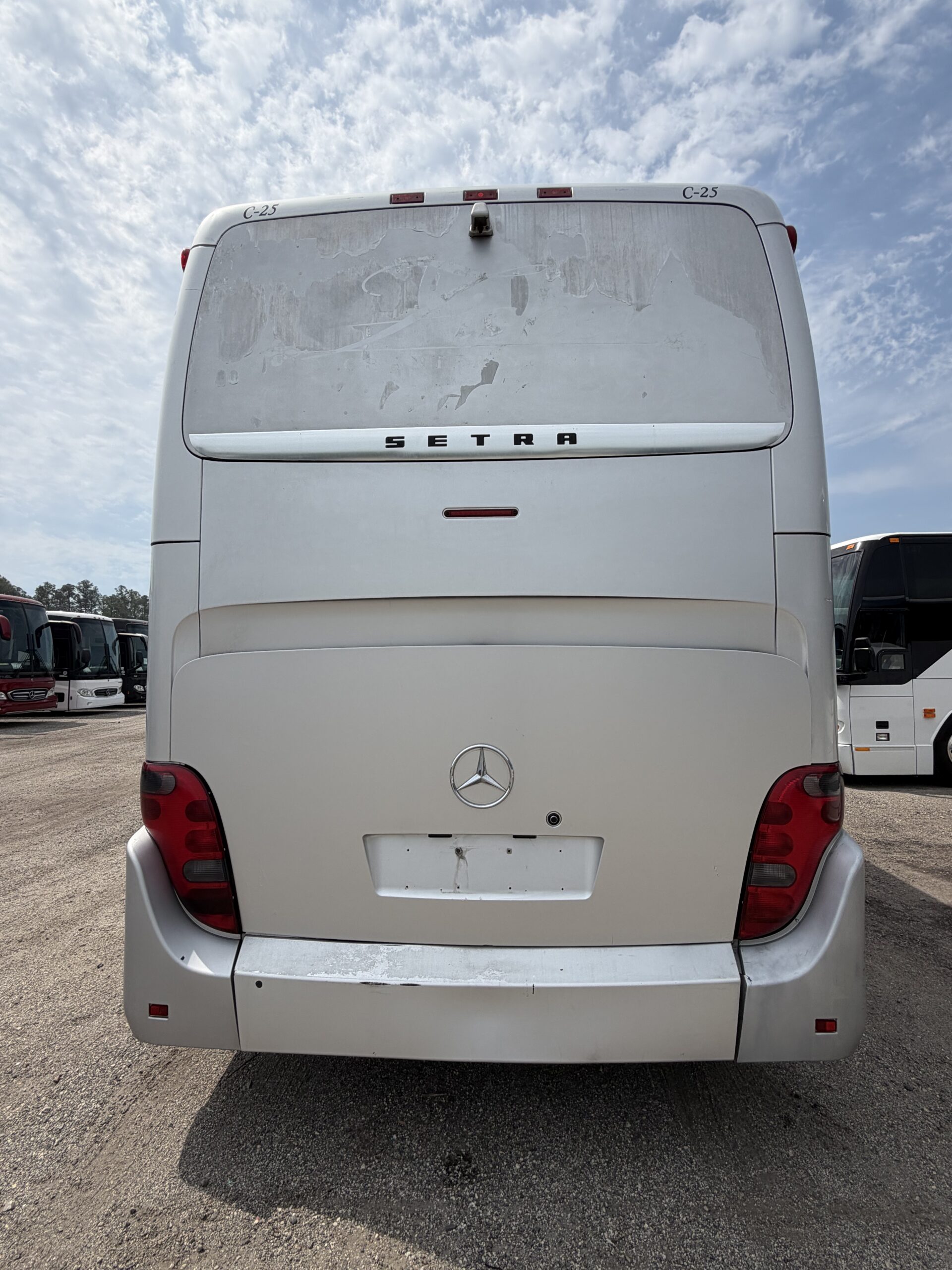 US00830 bus image