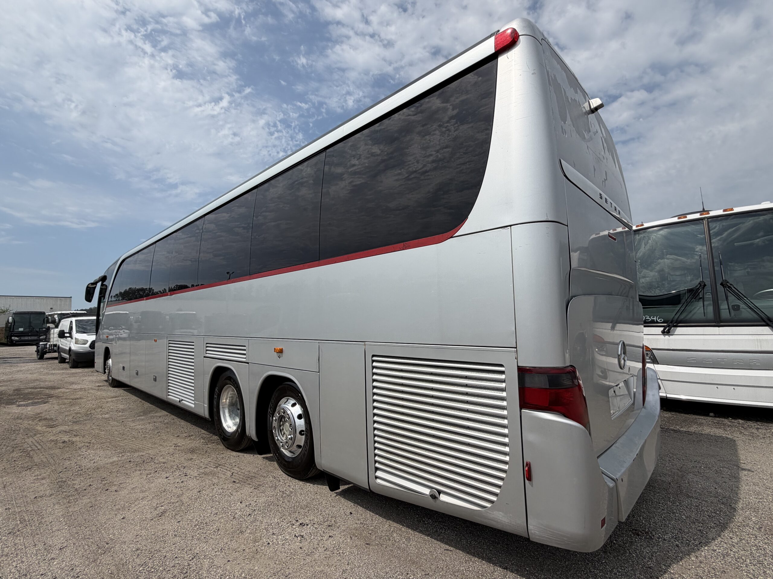US00830 bus image