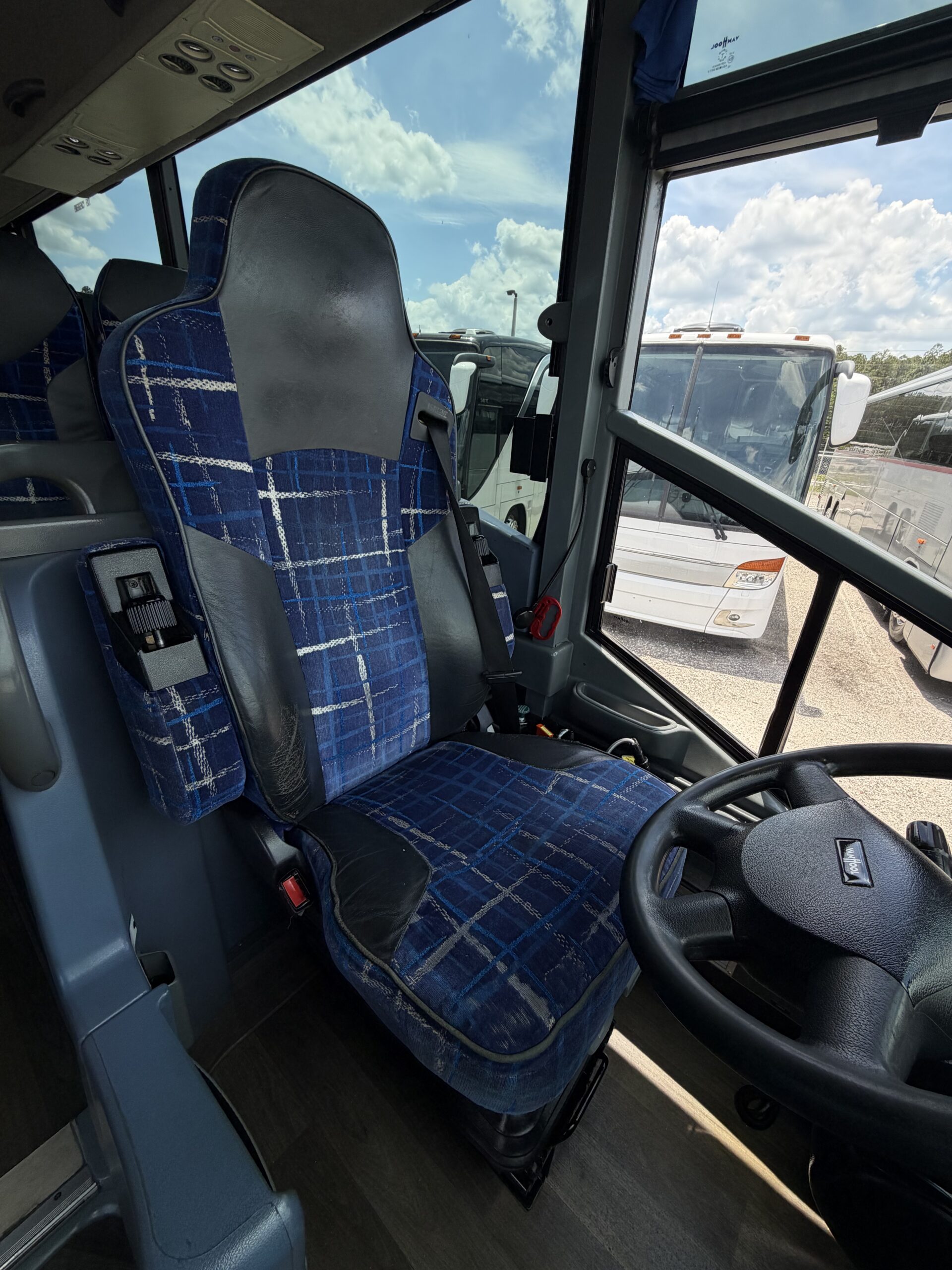 UV49471 bus image