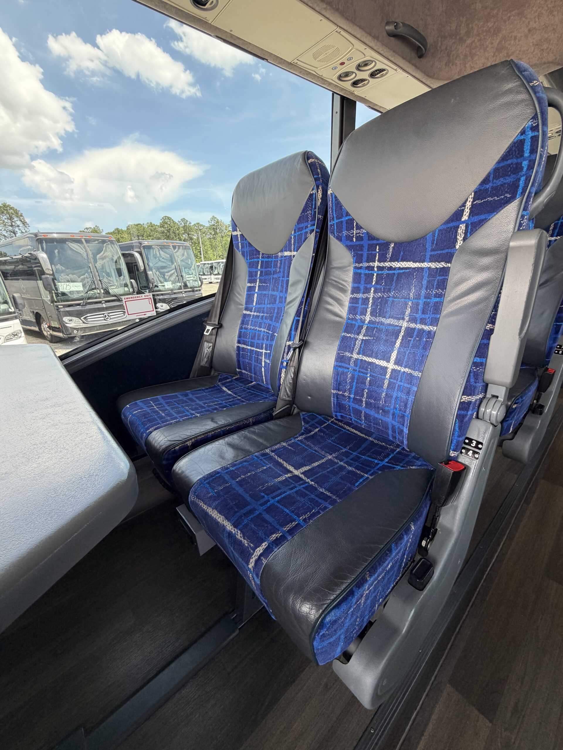 UV49471 bus image