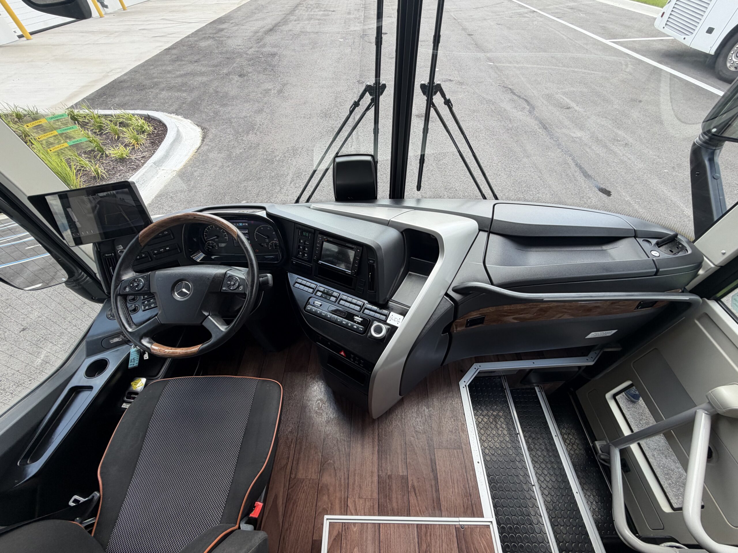 NTP89175 bus image