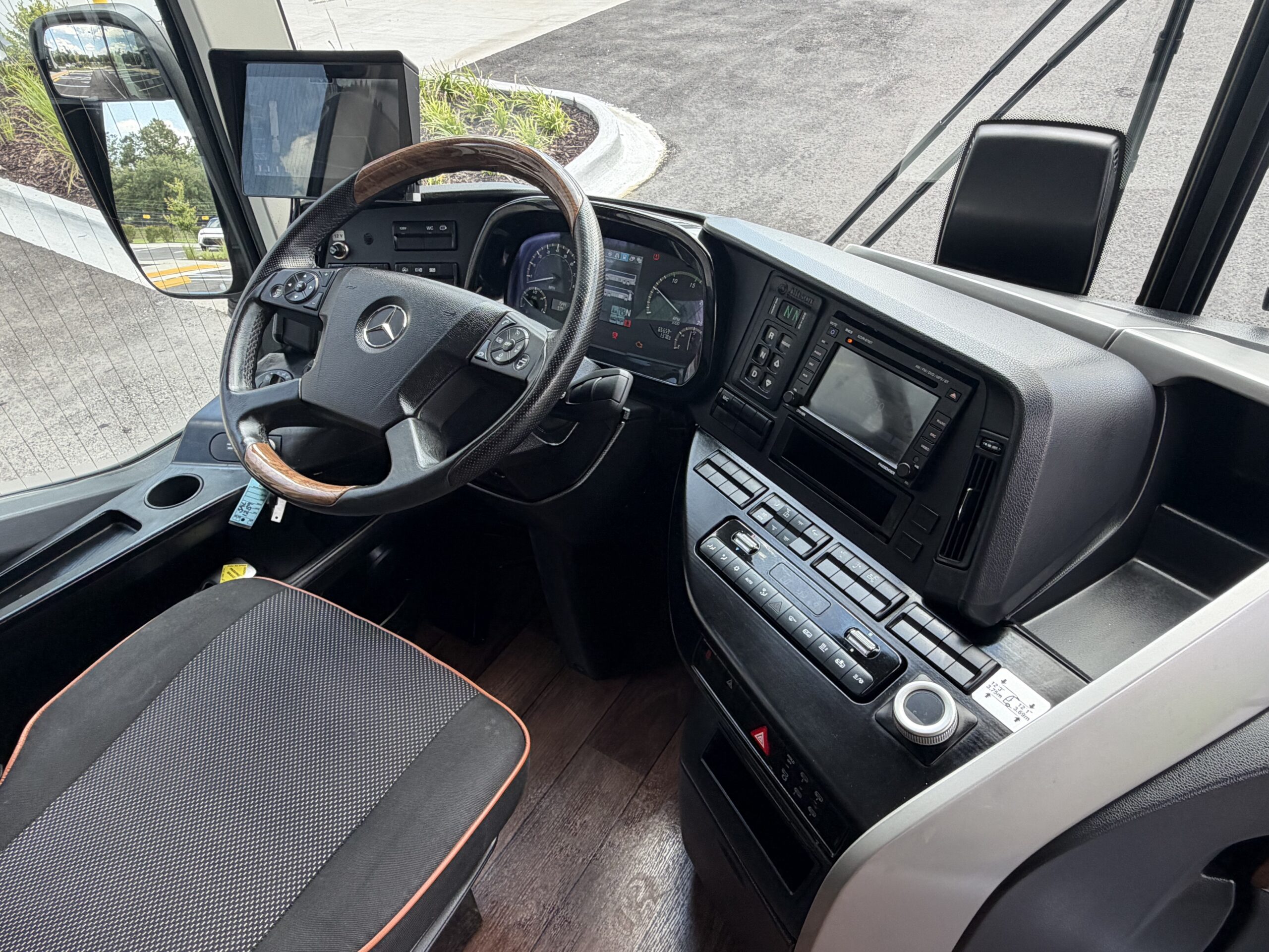 NTP89175 bus image