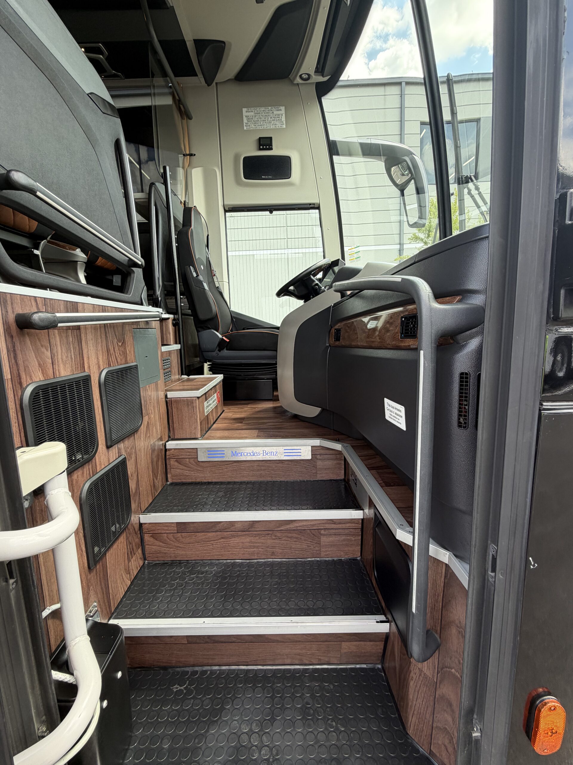 NTP89175 bus image