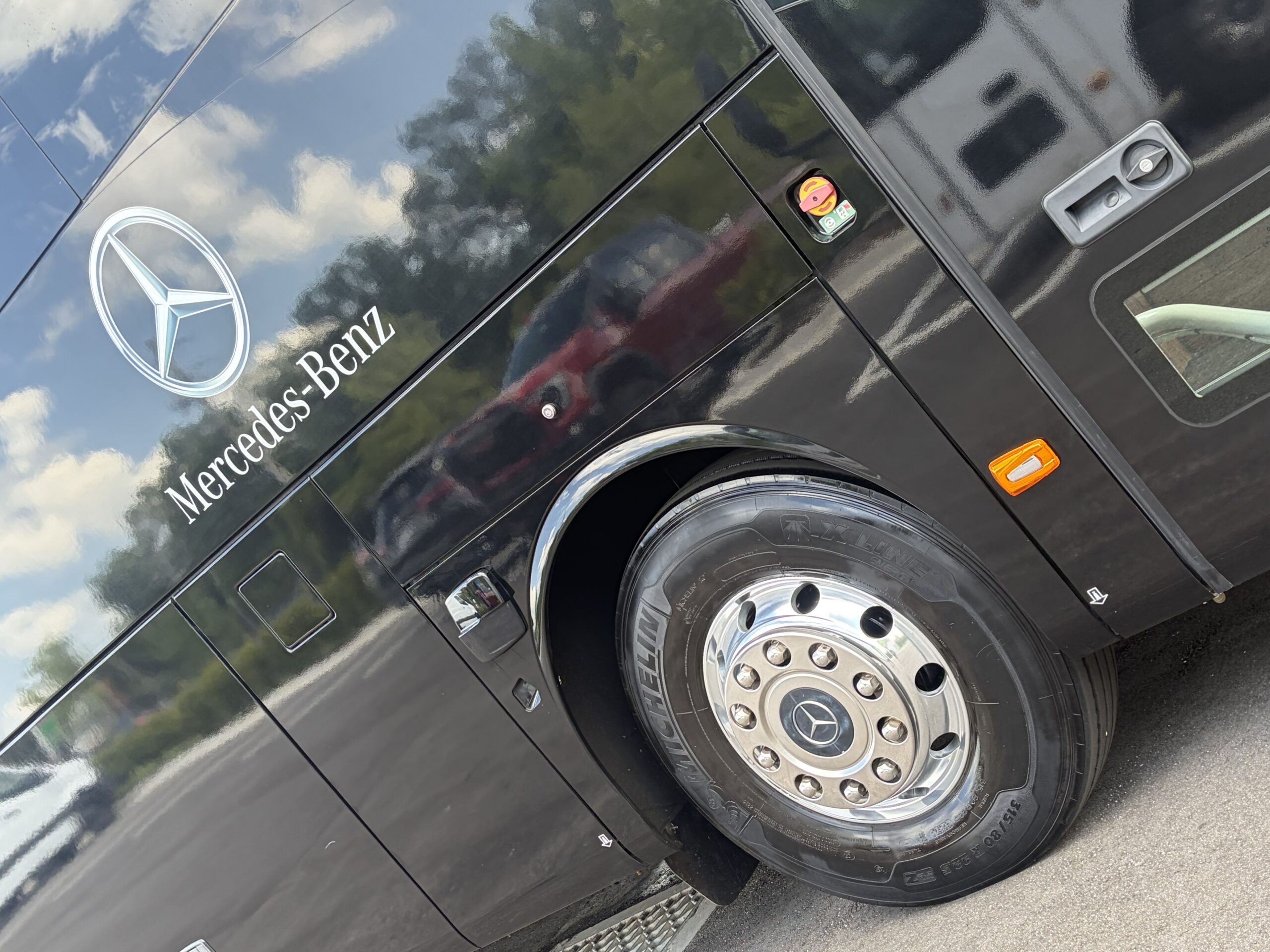 NTP89175 bus image