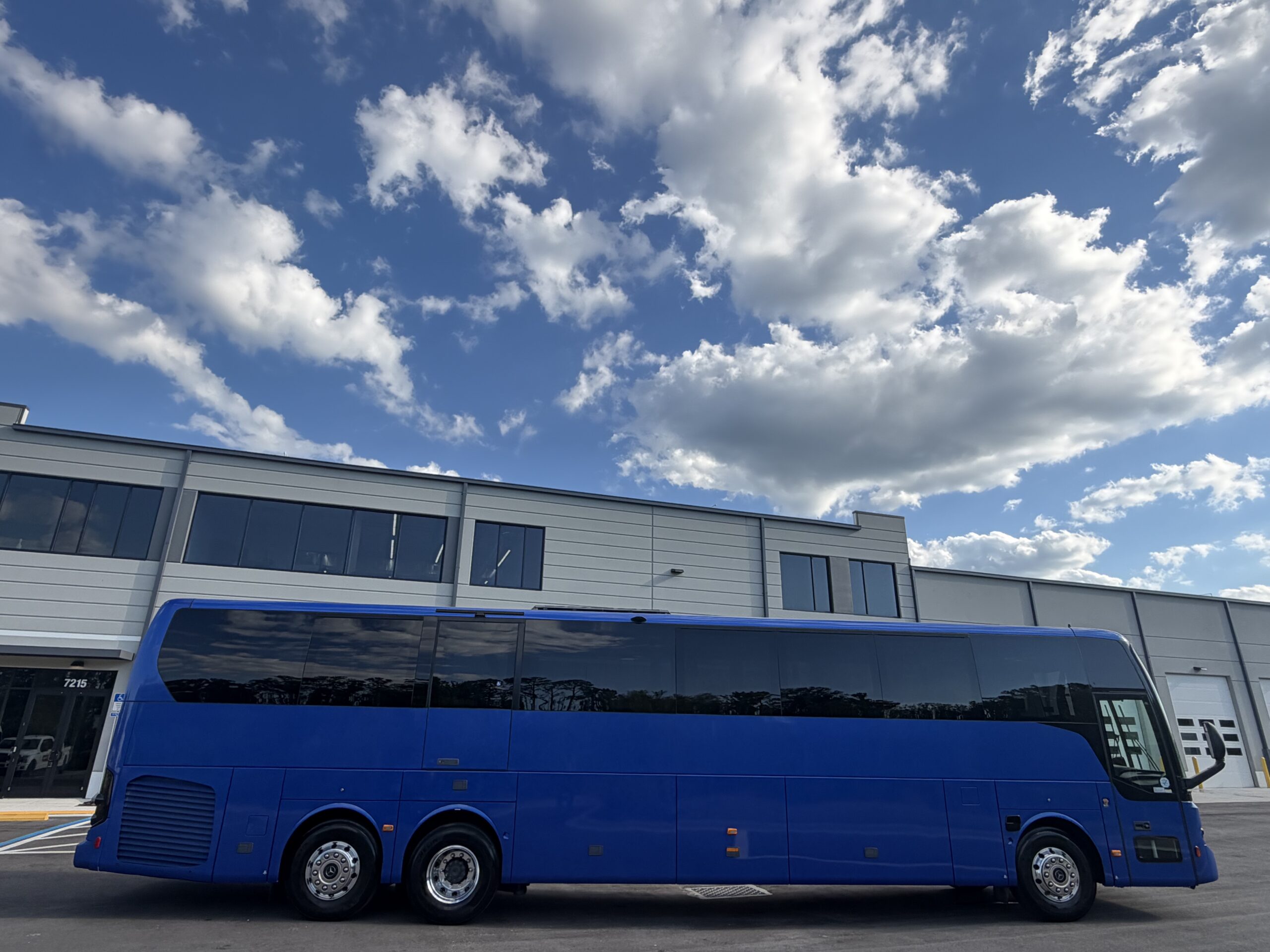 NBT89174 bus image