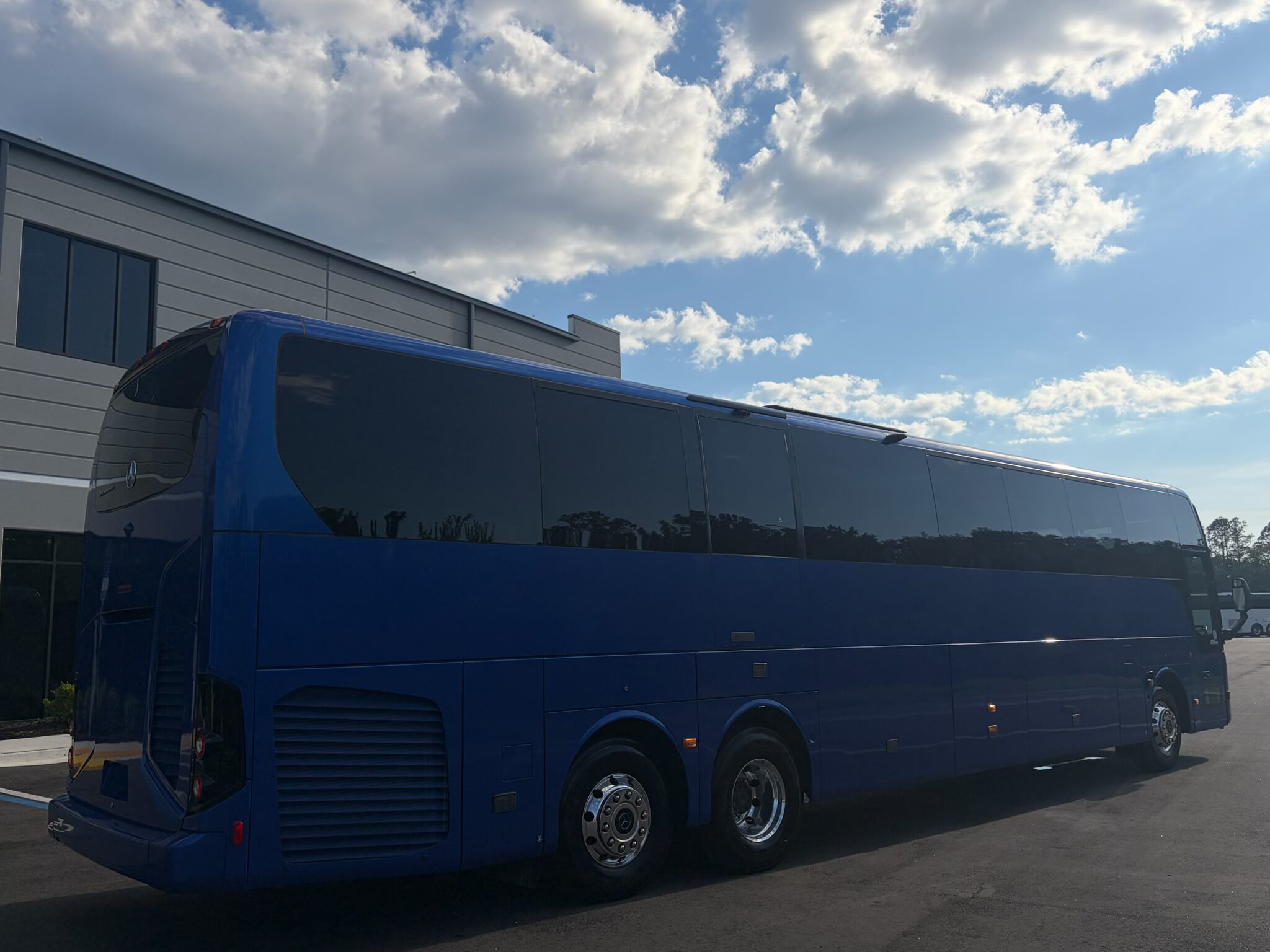 NBT89174 bus image