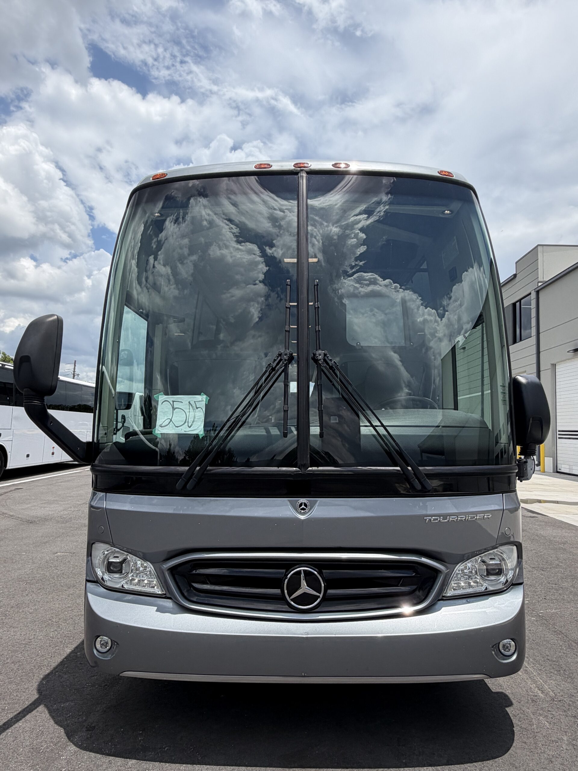 NBT92505 bus image