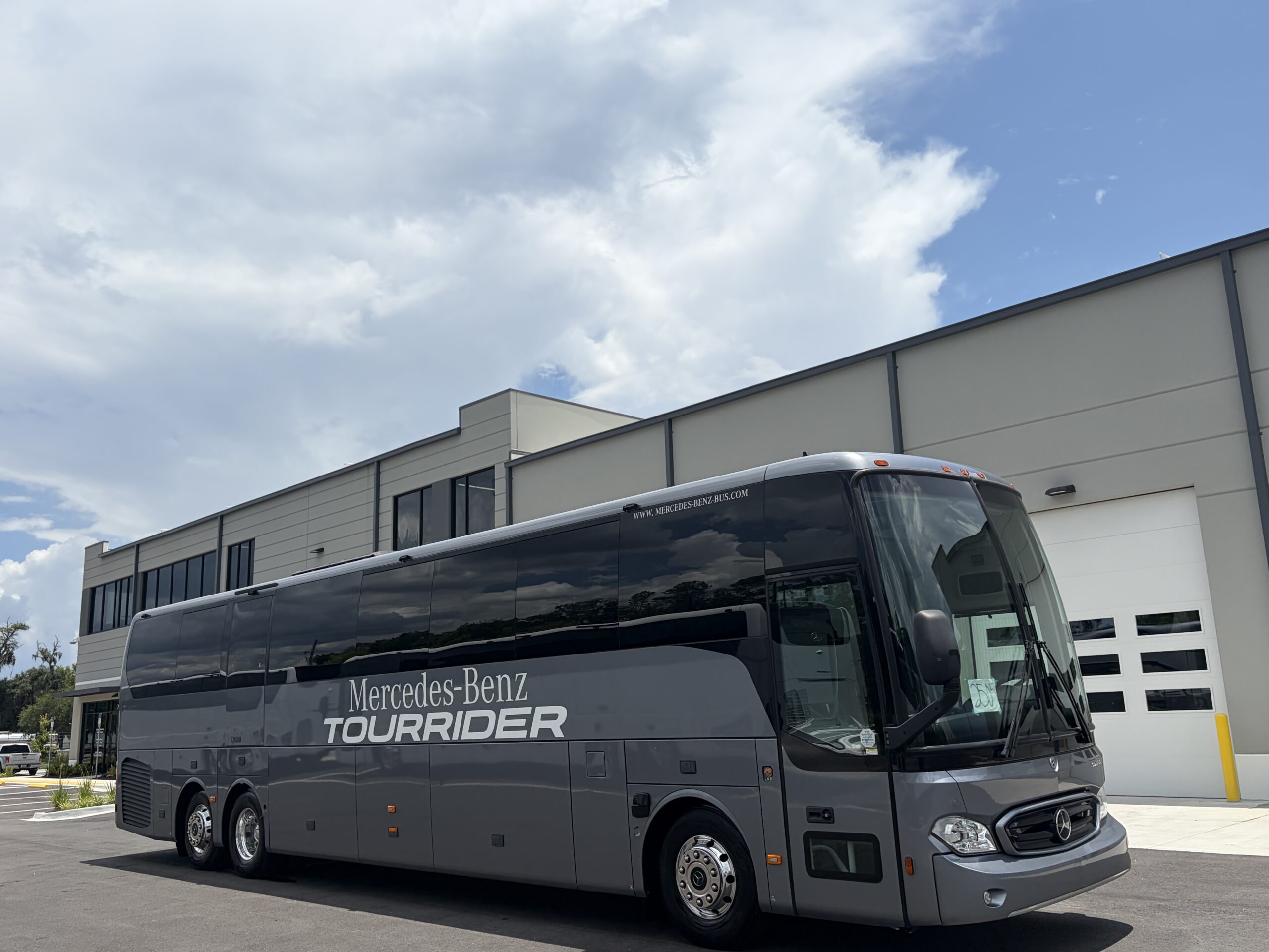 NBT92505 bus image