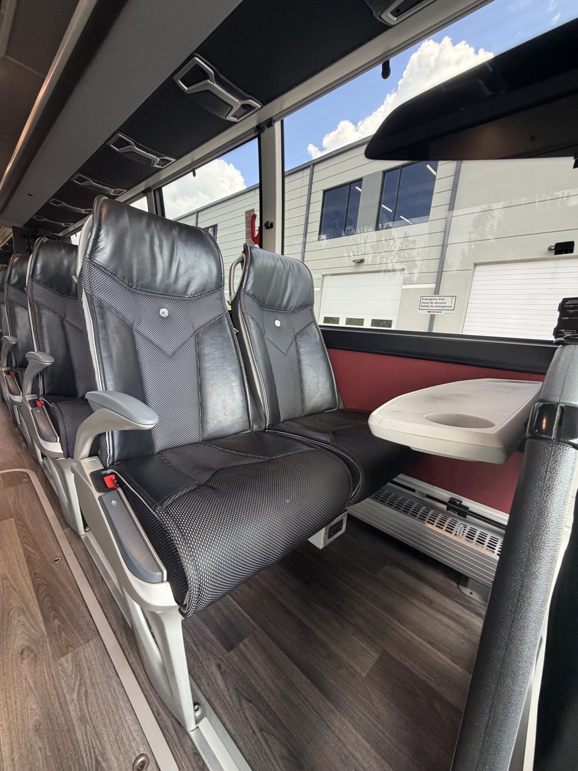 UTP01157 bus image