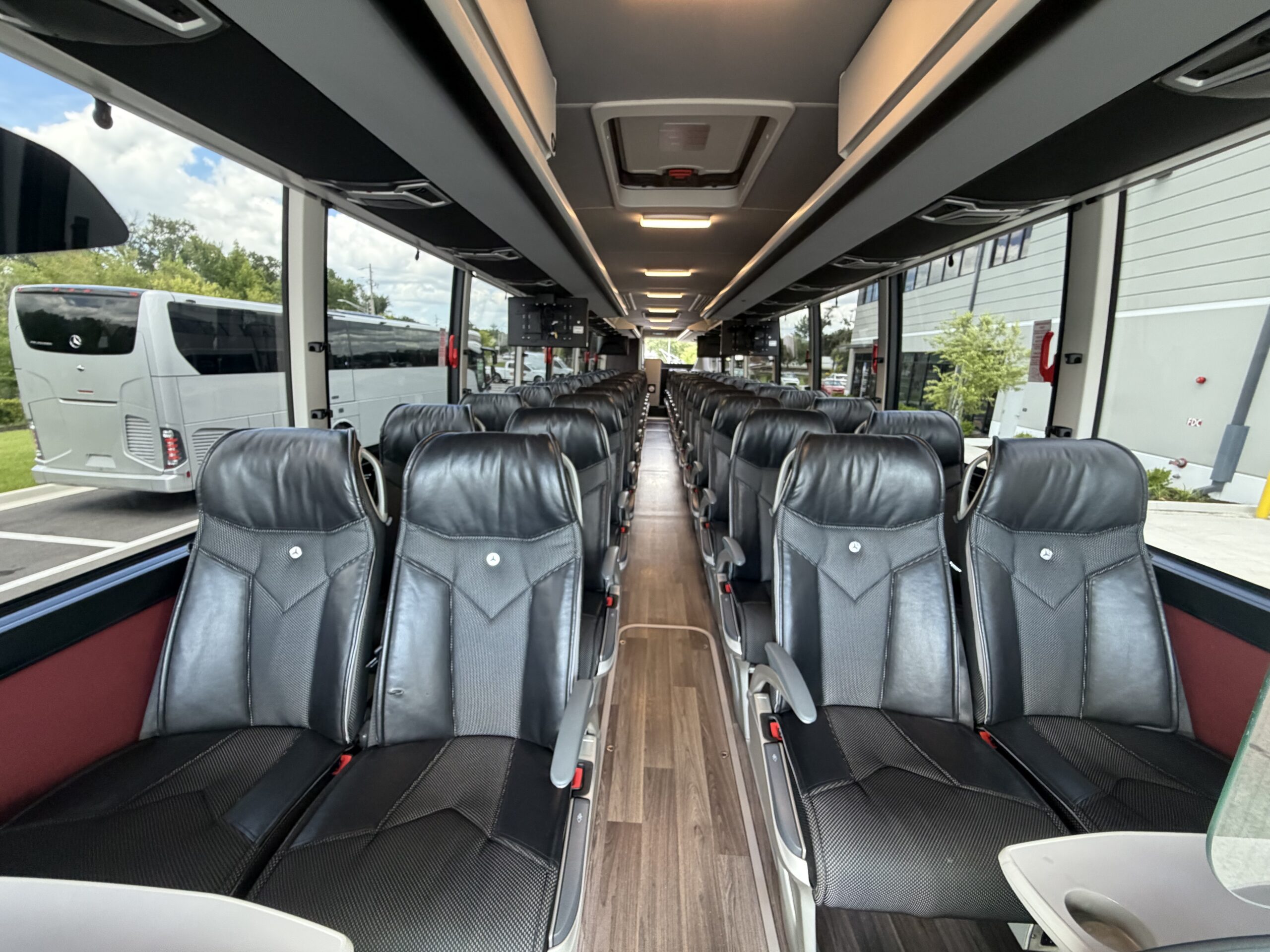 UTP01157 bus image