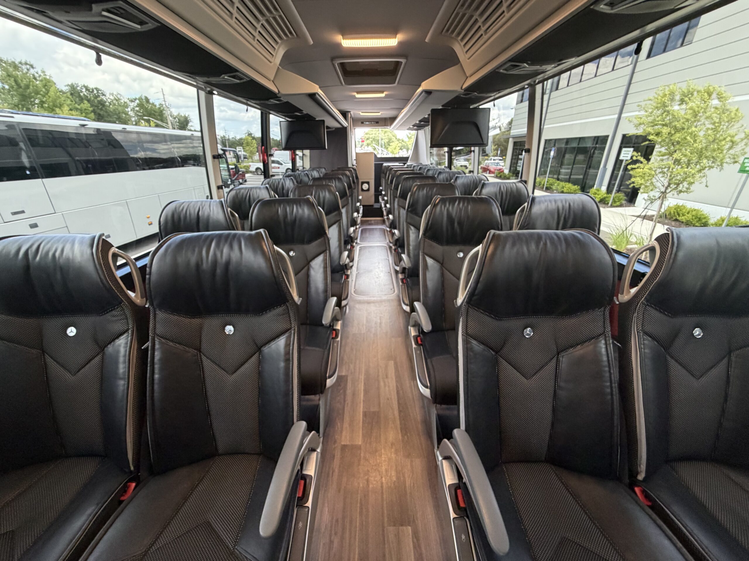UTP01157 bus image