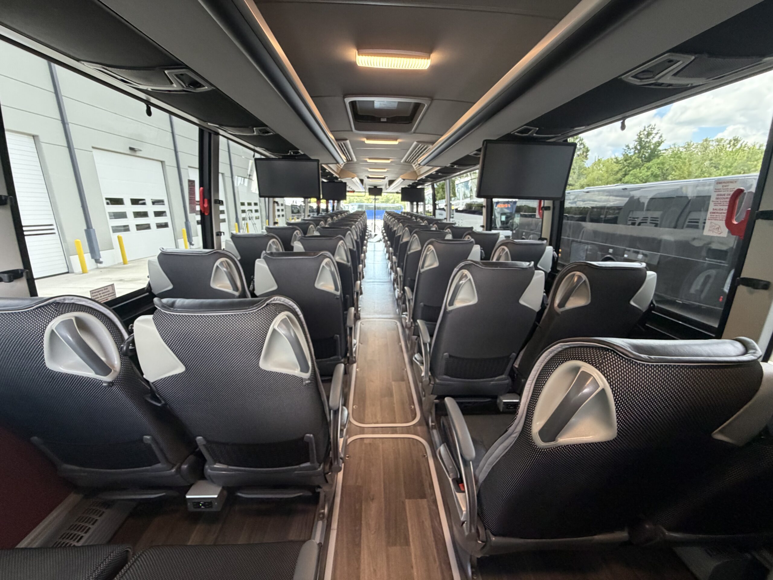 UTP01157 bus image